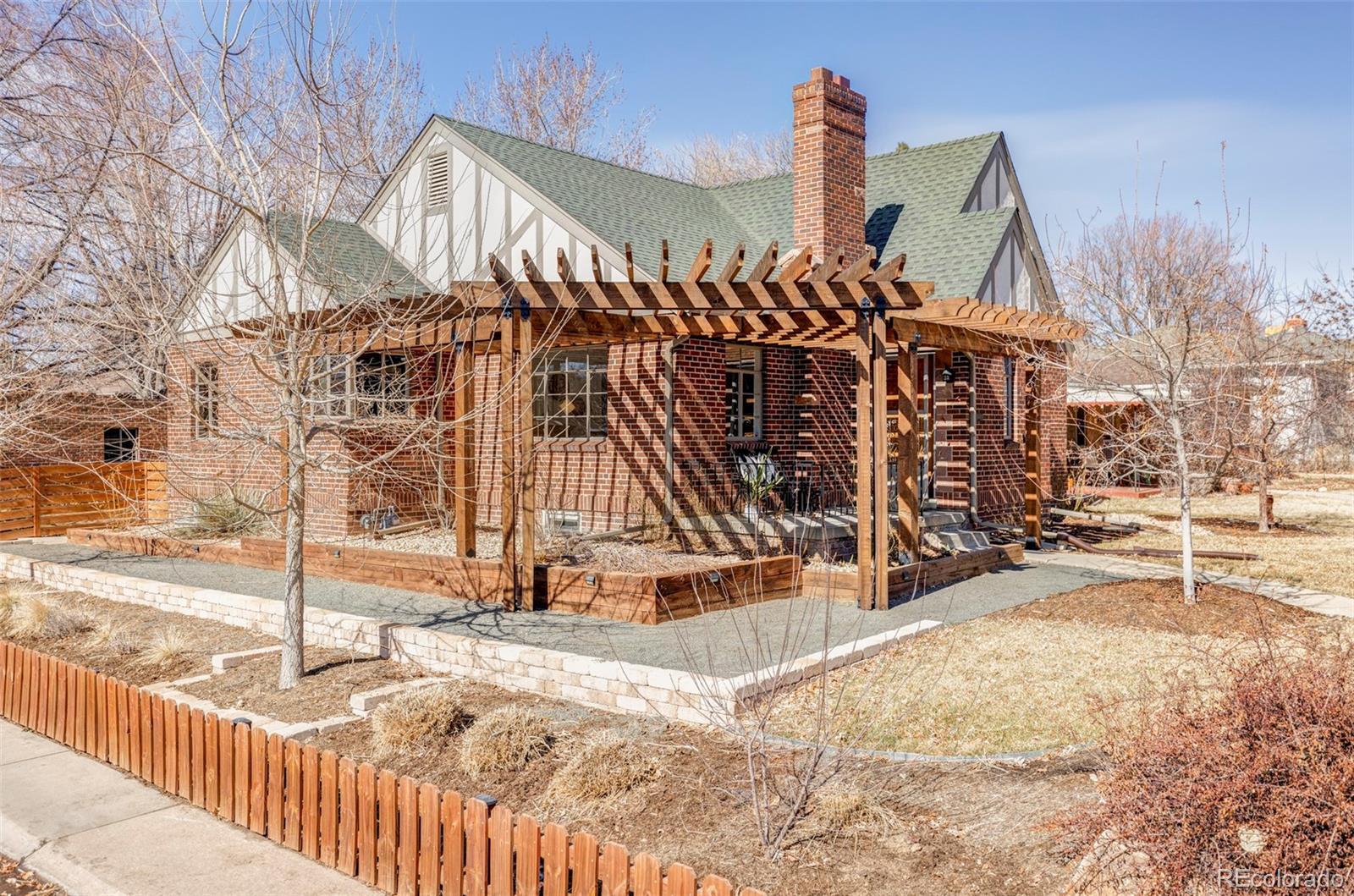 1201  fairfax street, denver sold home. Closed on 2024-03-18 for $920,000.