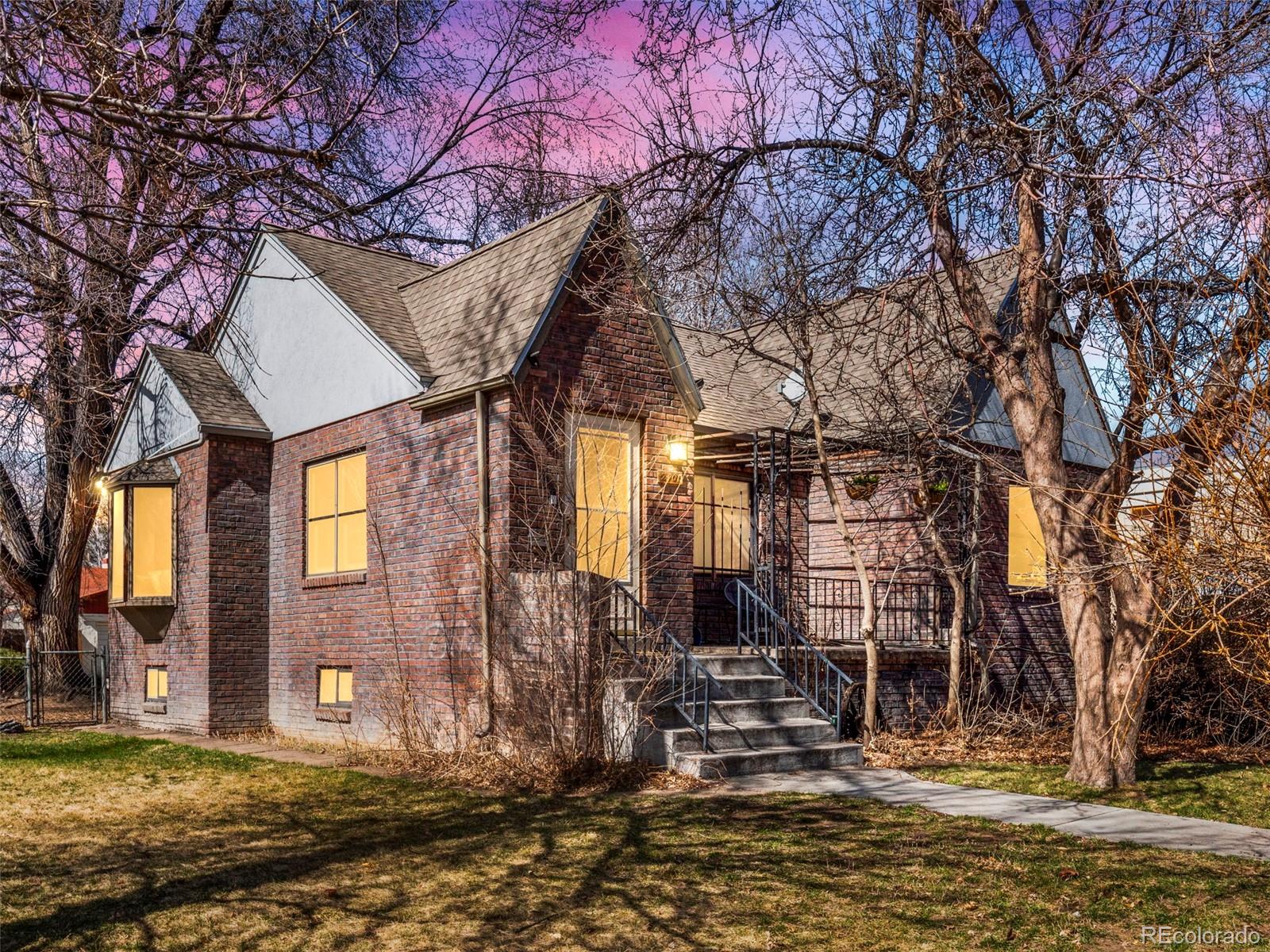 2401  newton street, denver sold home. Closed on 2024-04-17 for $800,000.
