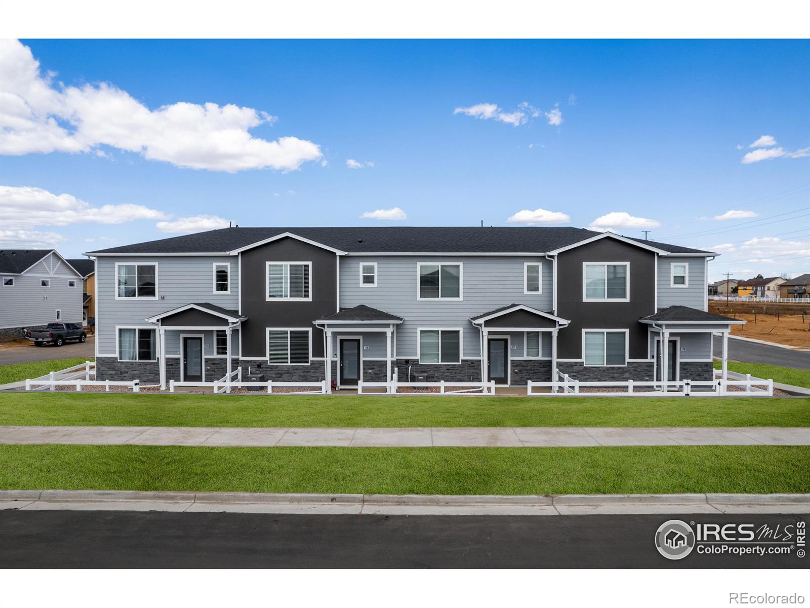 500 S Denver Avenue, fort lupton MLS: 4567891004068 Beds: 2 Baths: 3 Price: $341,300