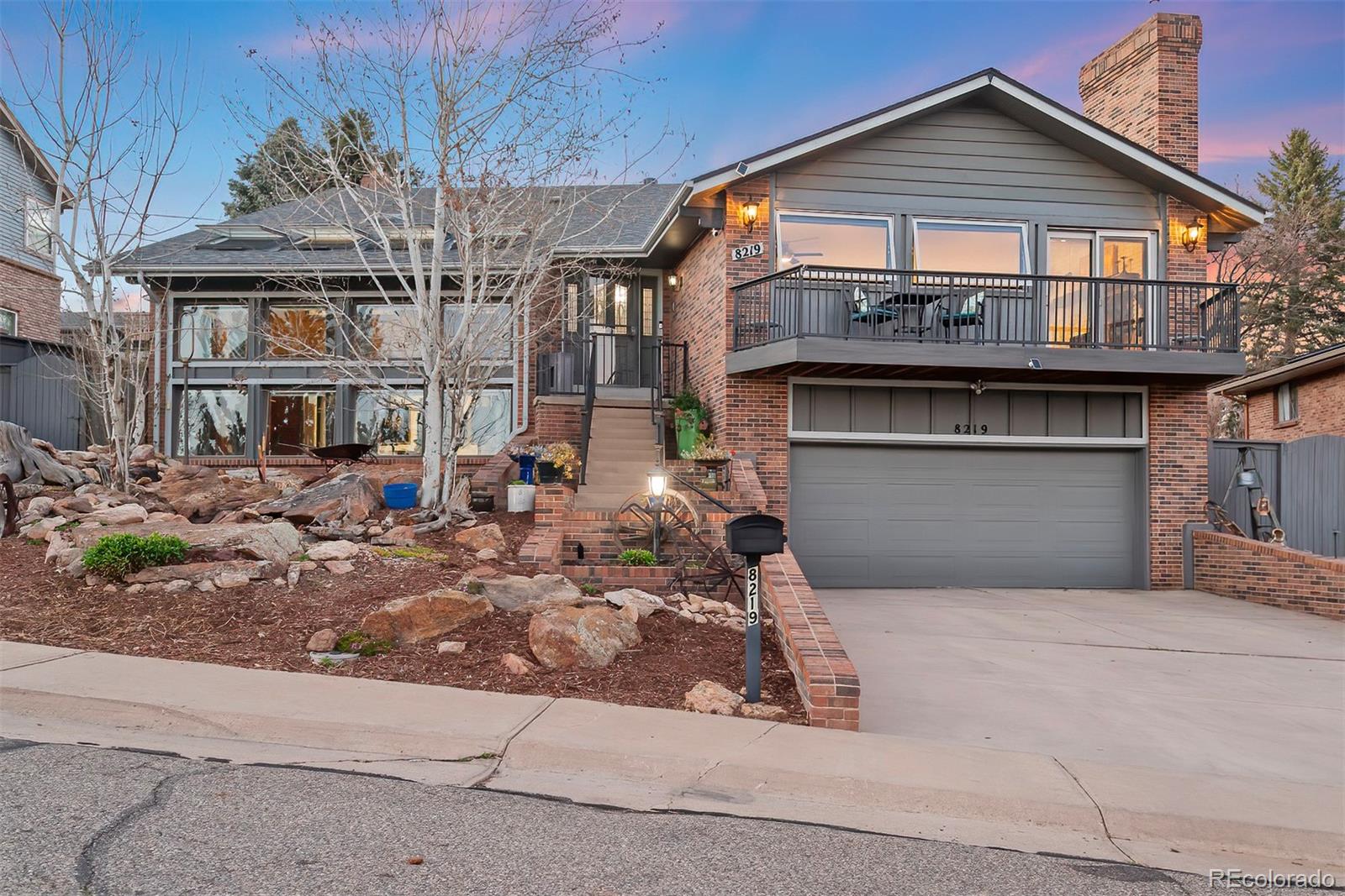 8219 W 69th Way, arvada MLS: 8117712 Beds: 4 Baths: 3 Price: $900,000