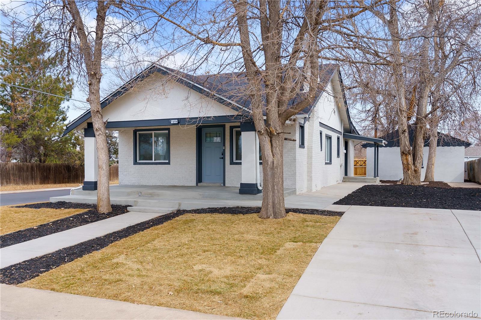 1694  xanthia street, Denver sold home. Closed on 2024-03-29 for $620,000.