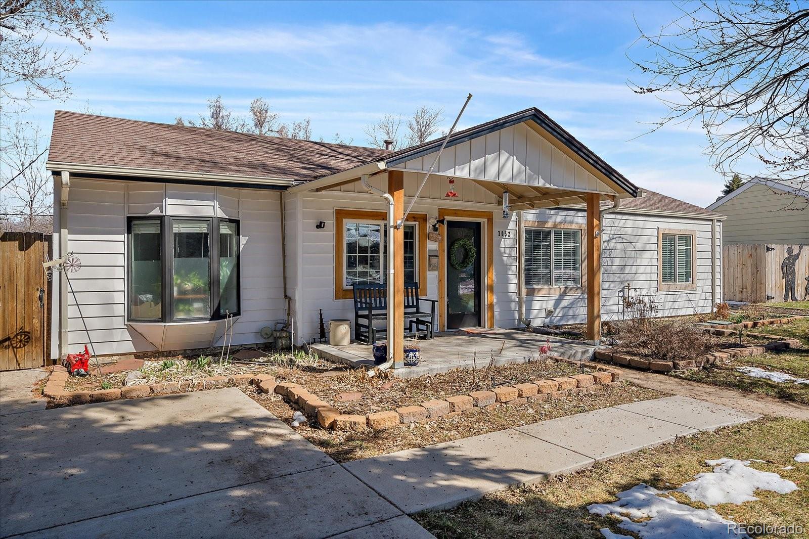 3052 s flamingo way, Denver sold home. Closed on 2024-04-19 for $565,000.