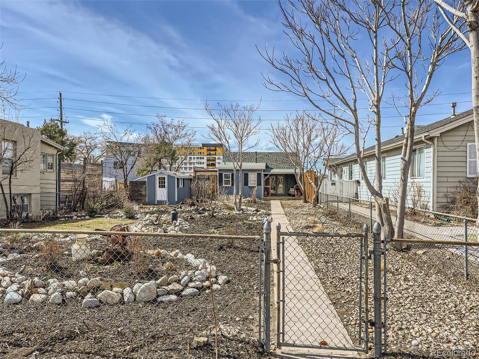 2017 s acoma street, Denver sold home. Closed on 2024-04-19 for $435,000.