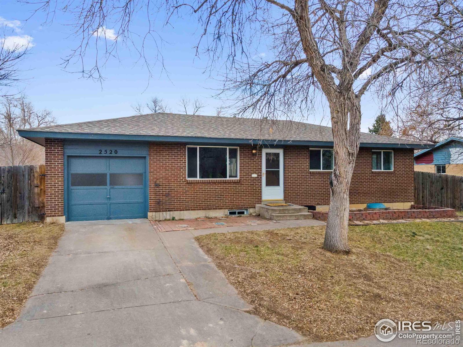 2520  21st Ave Ct, greeley MLS: 4567891004920 Beds: 2 Baths: 2 Price: $355,000