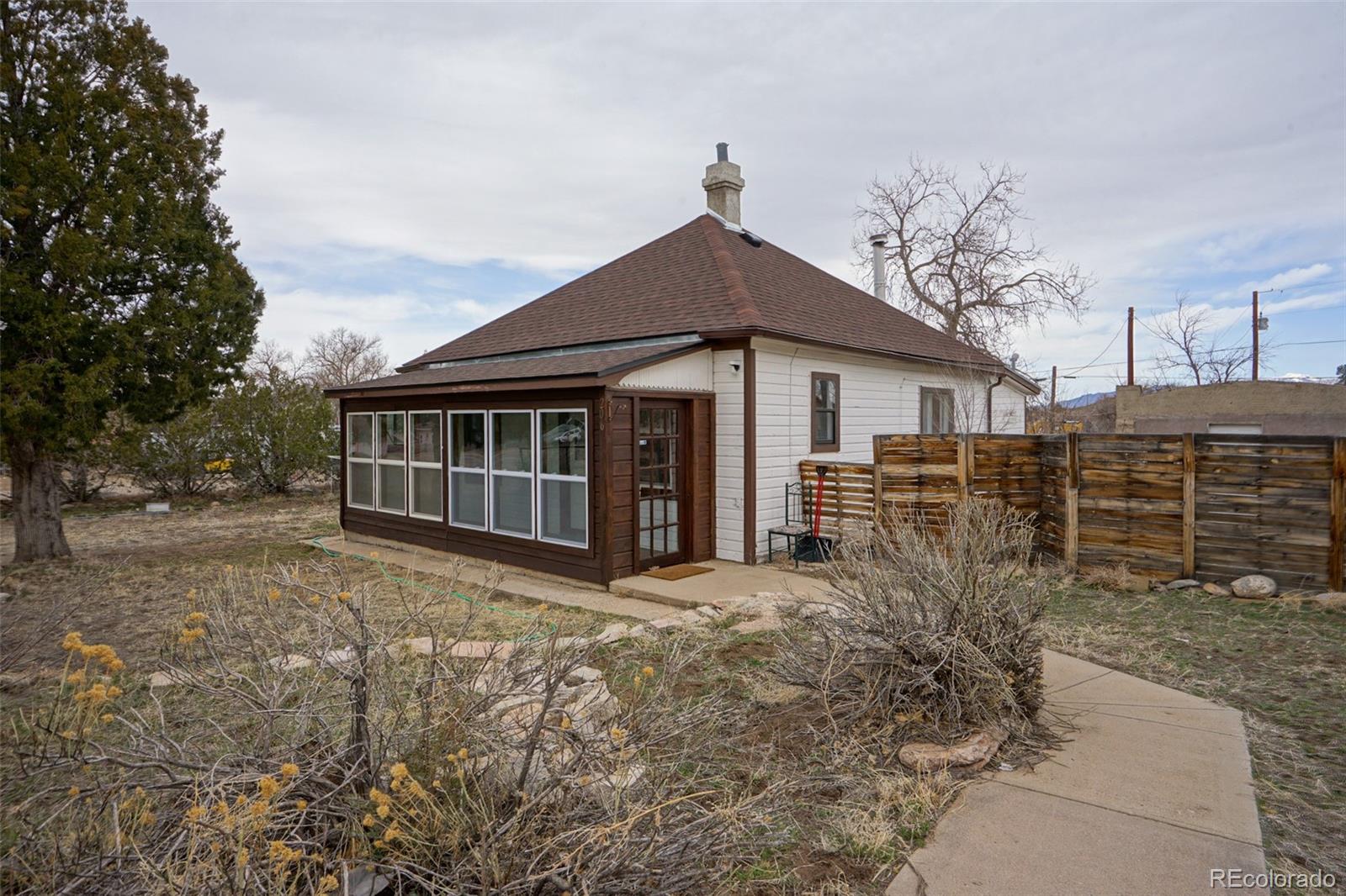 206 e grand street, Walsenburg sold home. Closed on 2024-08-22 for $129,500.