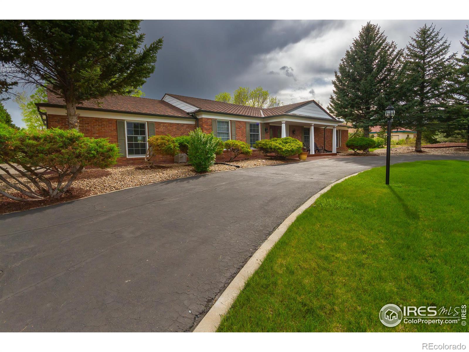 5906  Jordan Drive, loveland MLS: 4567891005000 Beds: 5 Baths: 4 Price: $979,000