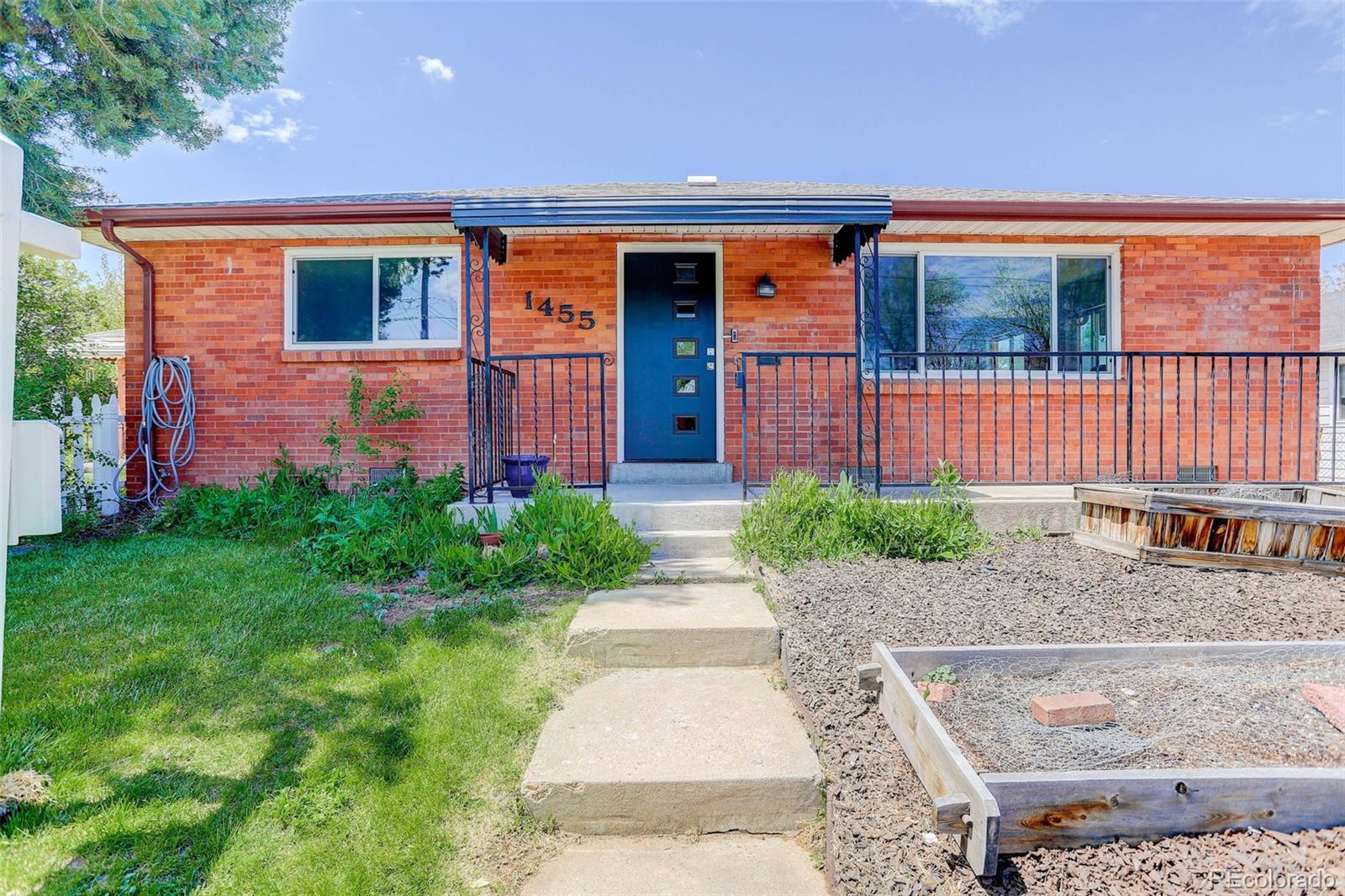 1455  holly street, Denver sold home. Closed on 2024-07-25 for $402,000.