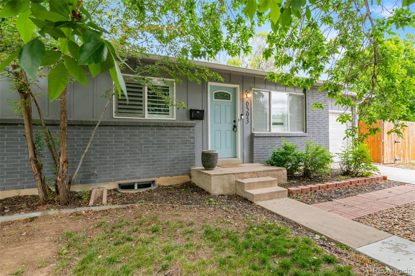 6593  moore street, Arvada sold home. Closed on 2024-09-30 for $650,000.