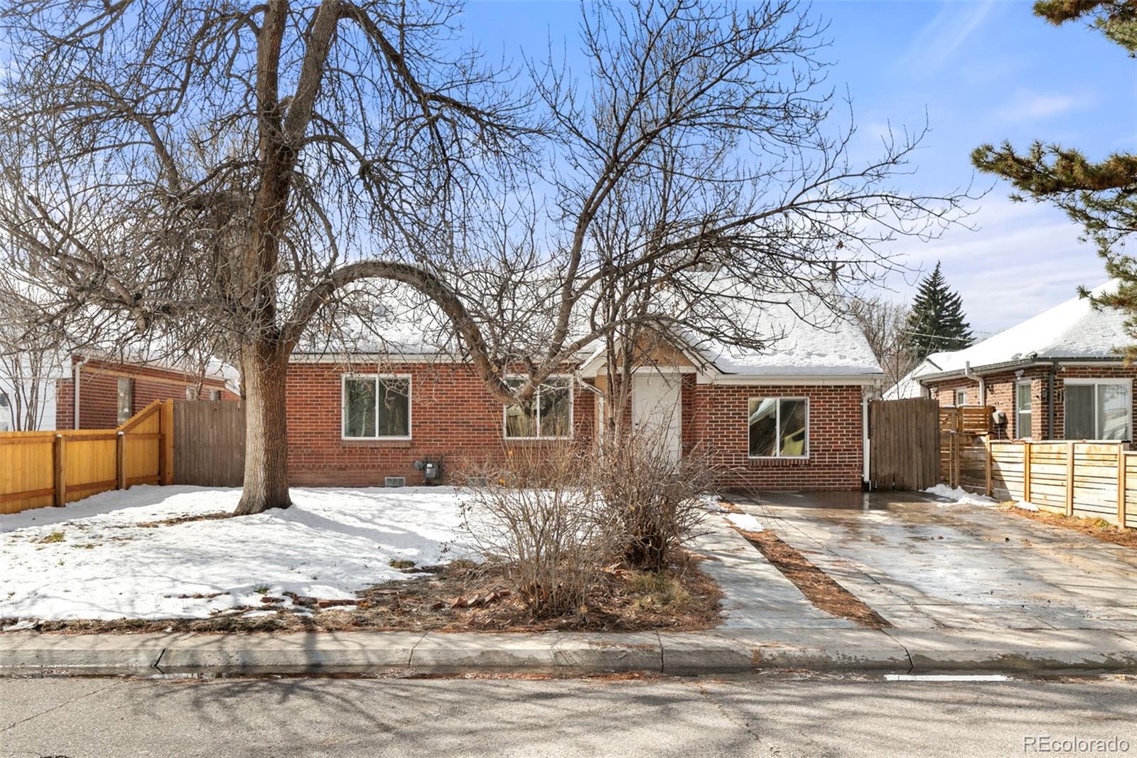 1417  xanthia street, Denver sold home. Closed on 2024-04-12 for $420,000.
