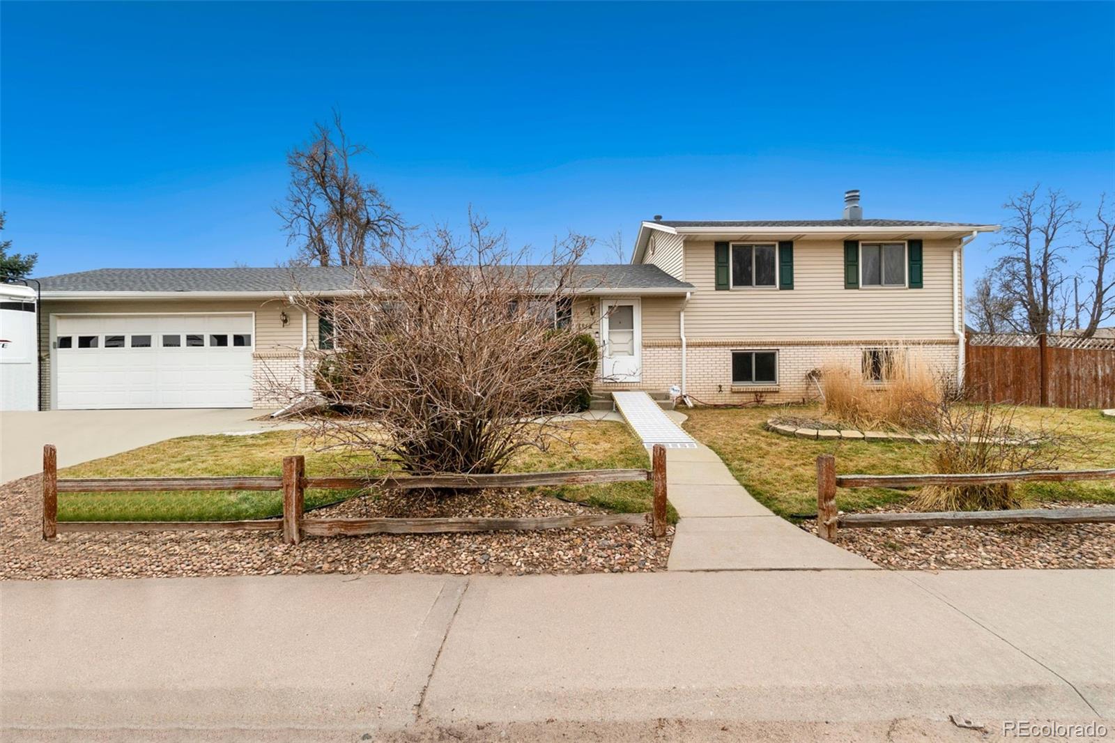 1112  Village Drive, fort lupton MLS: 8921877 Beds: 4 Baths: 2 Price: $400,000