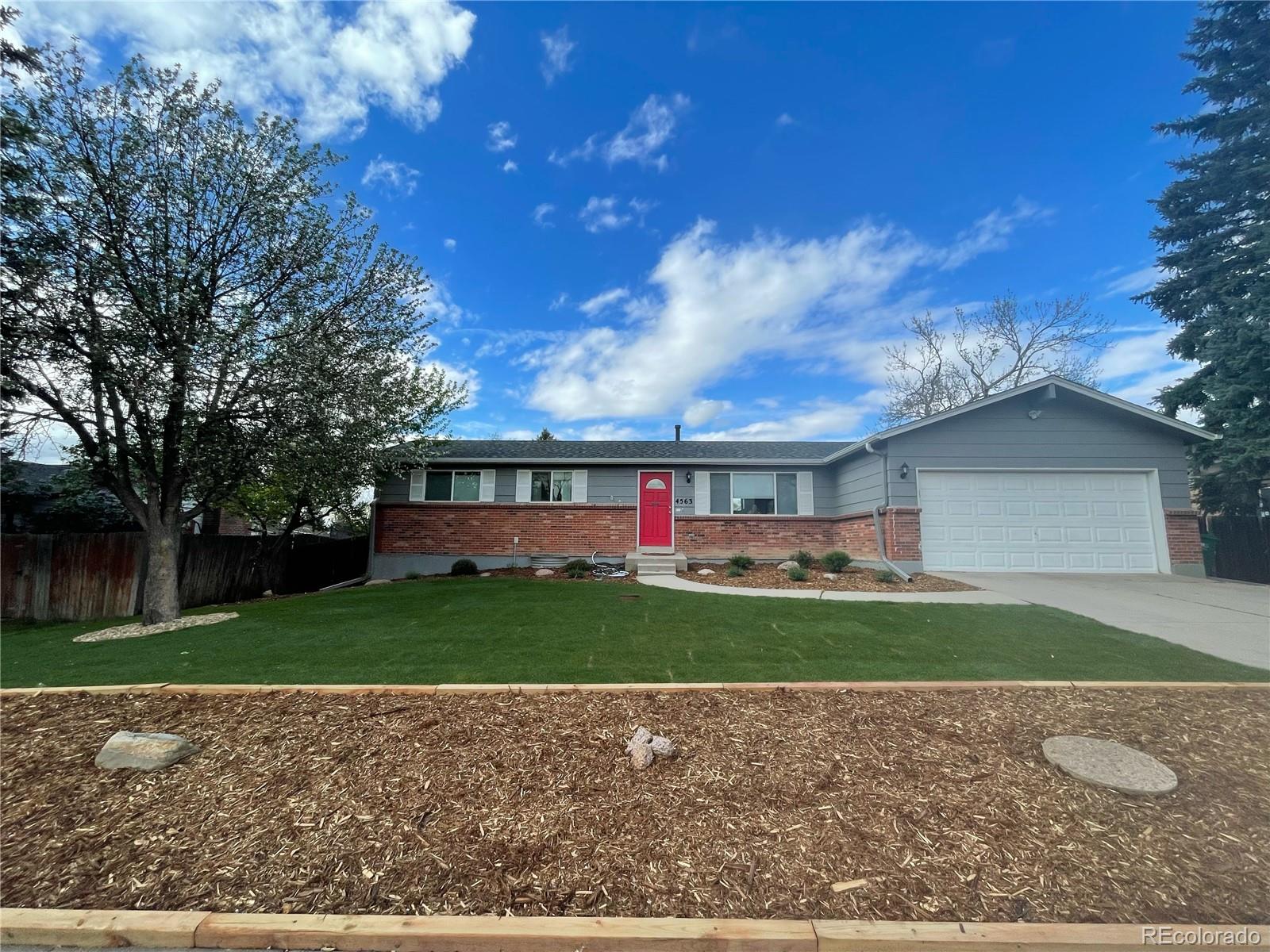 4563 E Peakview Avenue, centennial MLS: 2489292 Beds: 5 Baths: 3 Price: $635,000