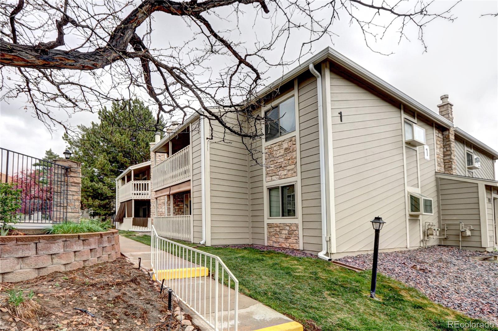 8225  Fairmount Drive 104, Denver  MLS: 4867962 Beds: 2 Baths: 2 Price: $270,000