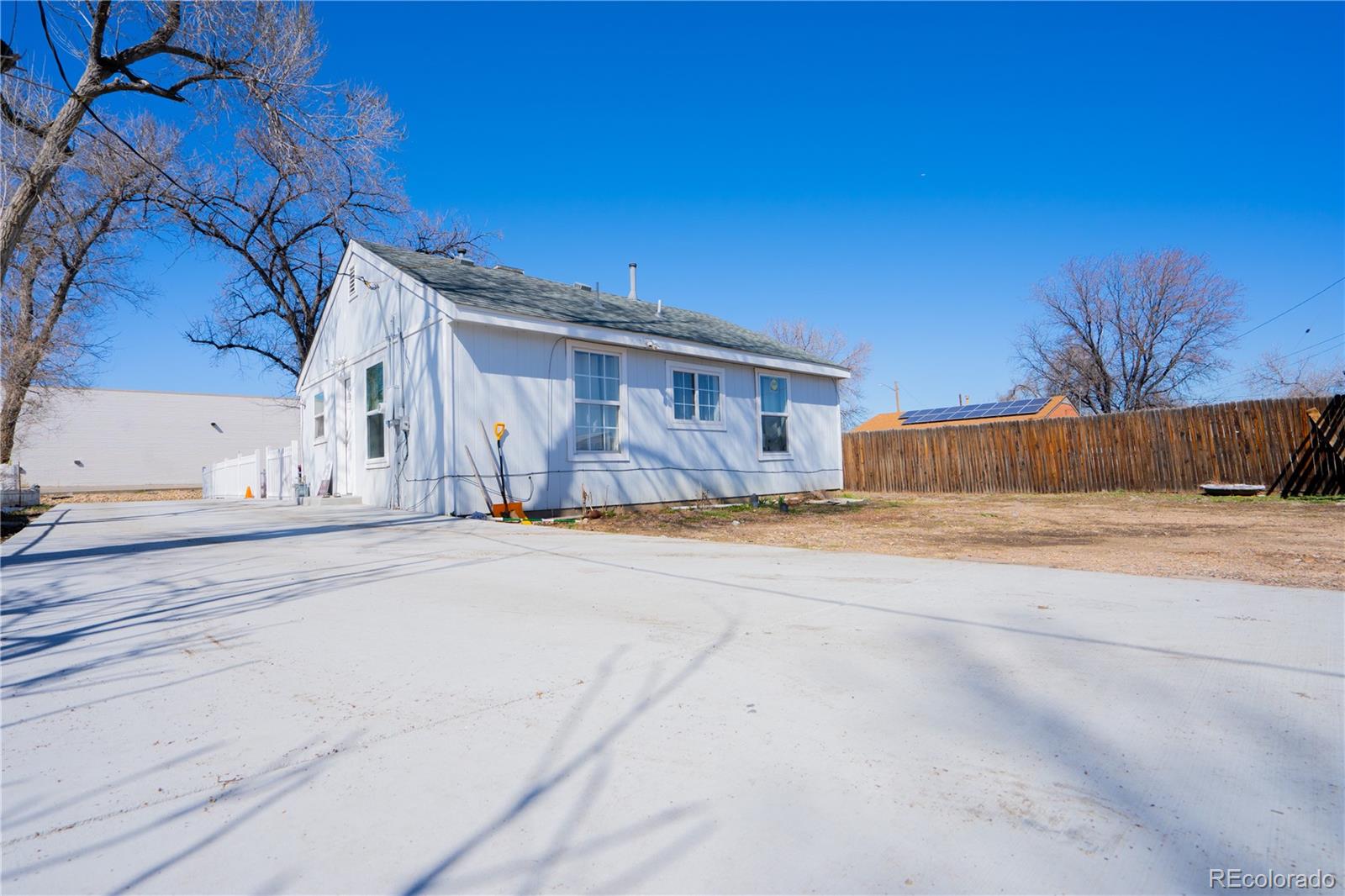 2014 s clay street, denver sold home. Closed on 2024-05-09 for $479,385.