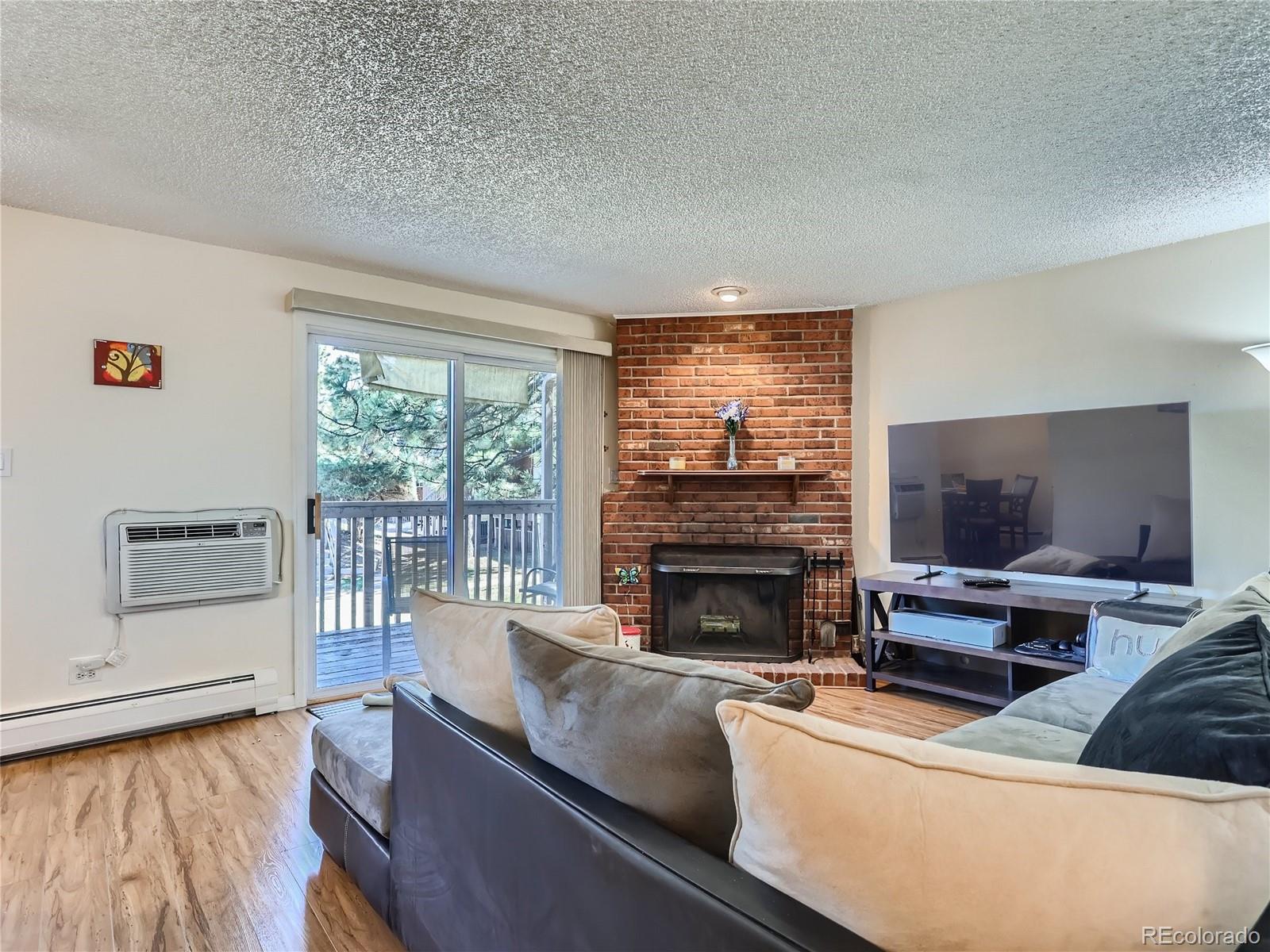 5401 E Warren Avenue 212, Denver  MLS: 2366014 Beds: 2 Baths: 1 Price: $220,000
