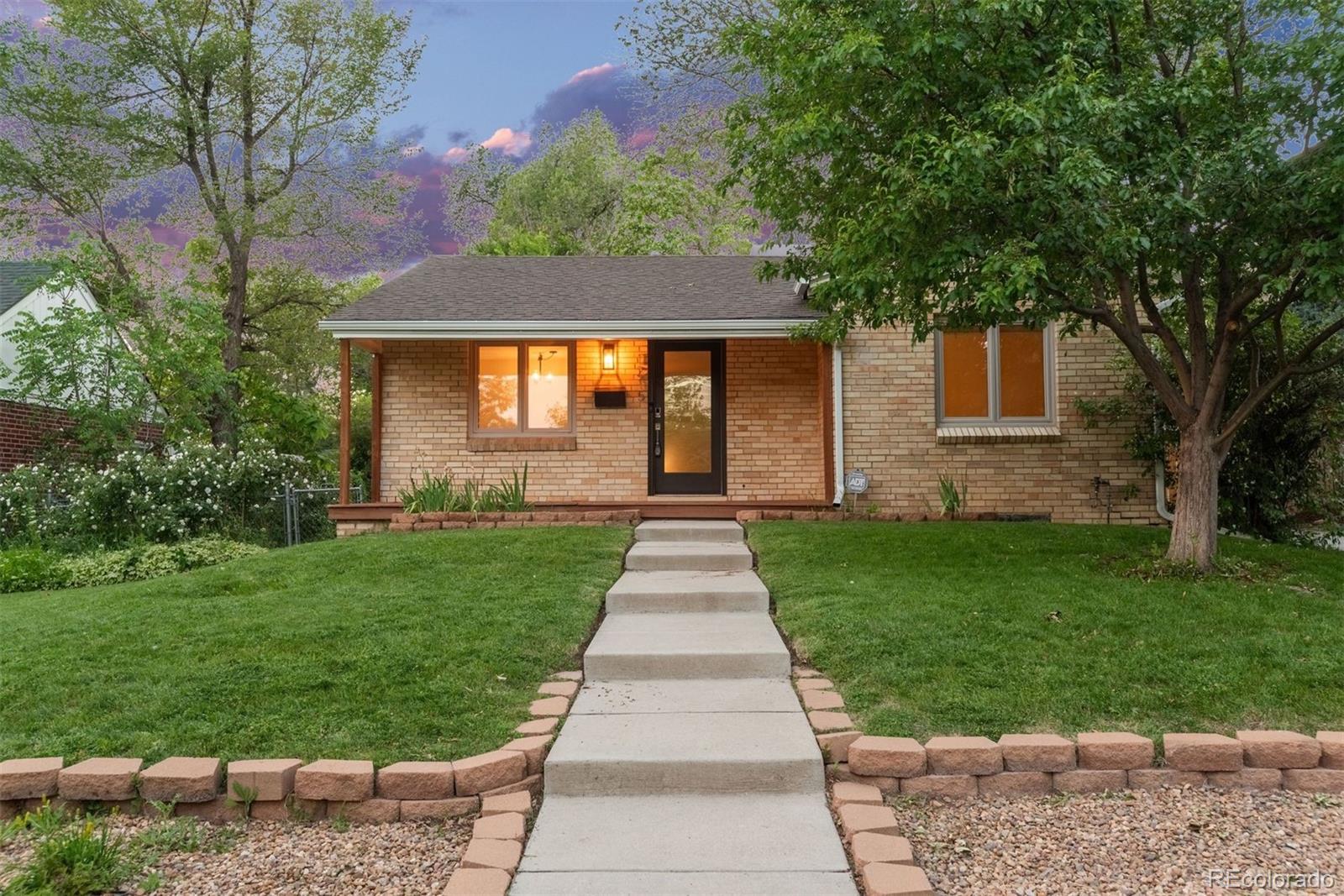 1215  dahlia street, Denver sold home. Closed on 2024-10-30 for $724,000.