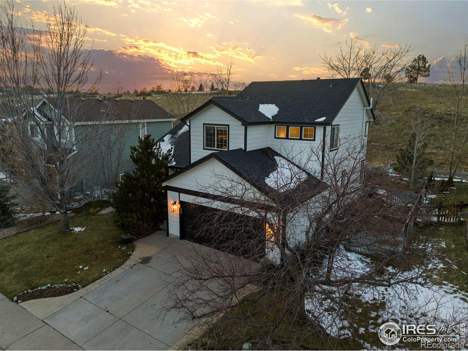 8151  Briar Ridge Drive, castle pines MLS: 4567891005919 Beds: 5 Baths: 4 Price: $795,000