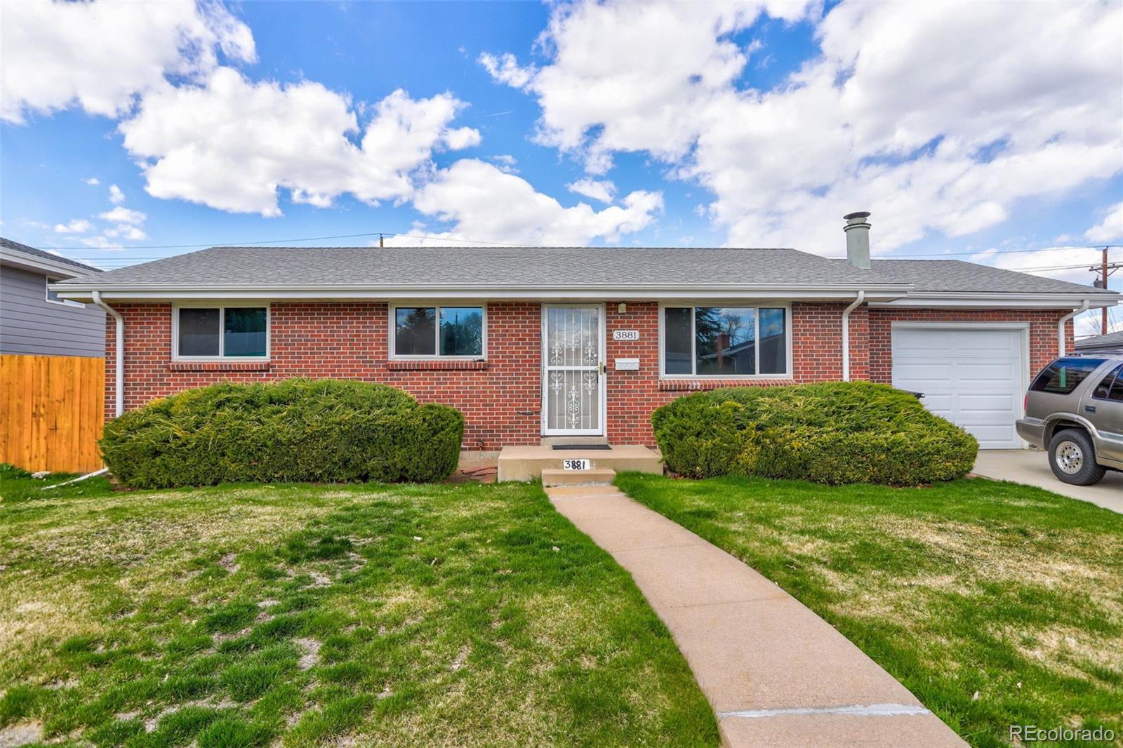 3881 W Quinn Place, denver MLS: 6788962 Beds: 4 Baths: 2 Price: $550,000