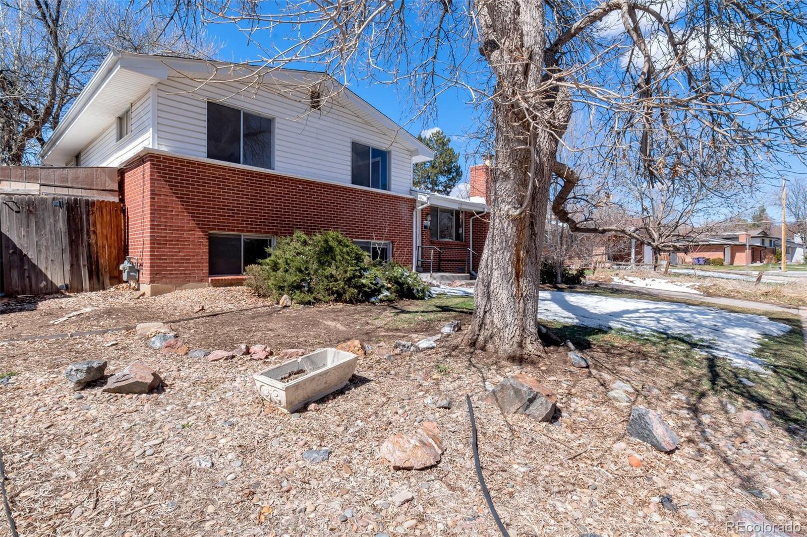 2933 s ivan way, Denver sold home. Closed on 2024-04-18 for $471,000.