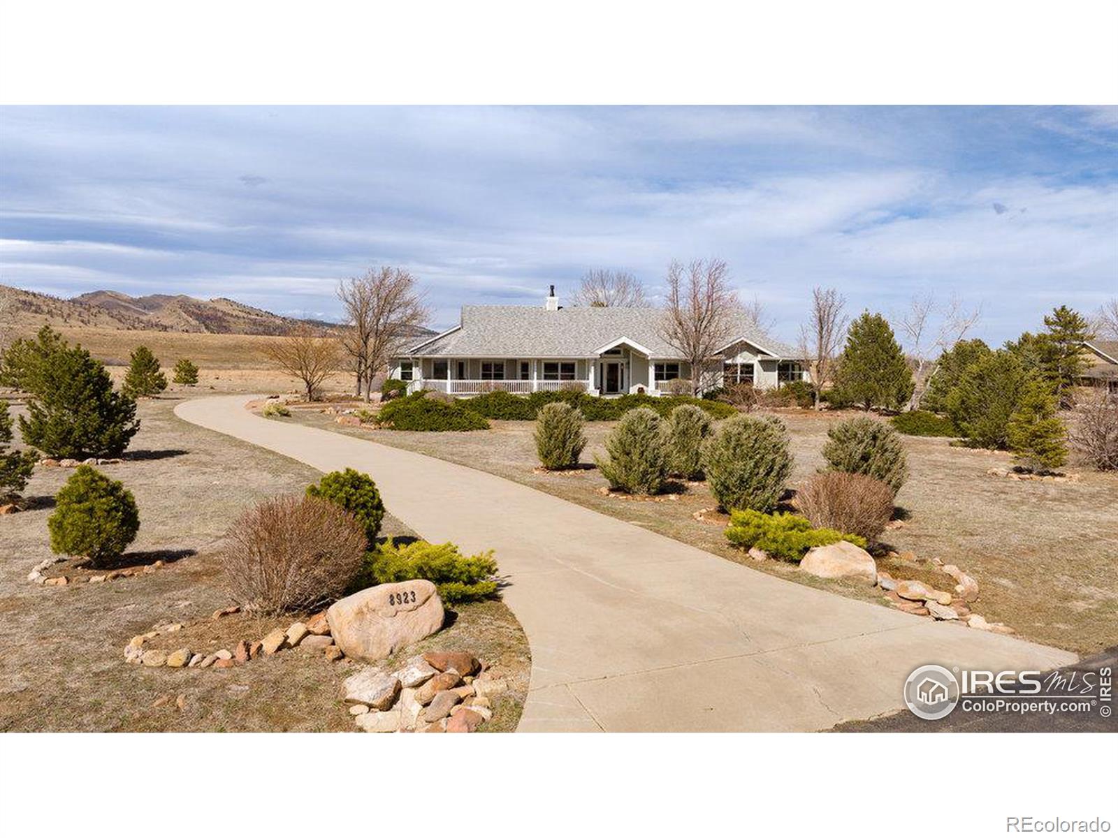 8923  Sage Valley Road, longmont MLS: 4567891006263 Beds: 4 Baths: 2 Price: $1,985,000