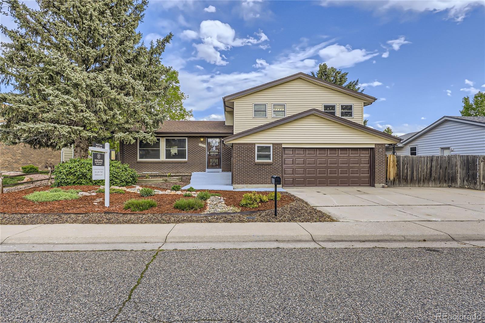 13432 W 67th Drive, arvada MLS: 7356627 Beds: 4 Baths: 3 Price: $725,000