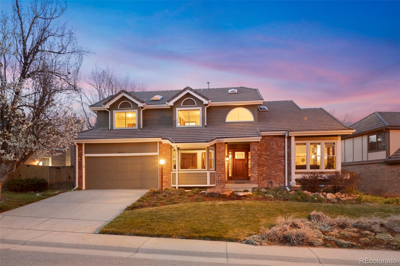 7975  Sweet Water Road, lone tree MLS: 4569759 Beds: 4 Baths: 4 Price: $775,000