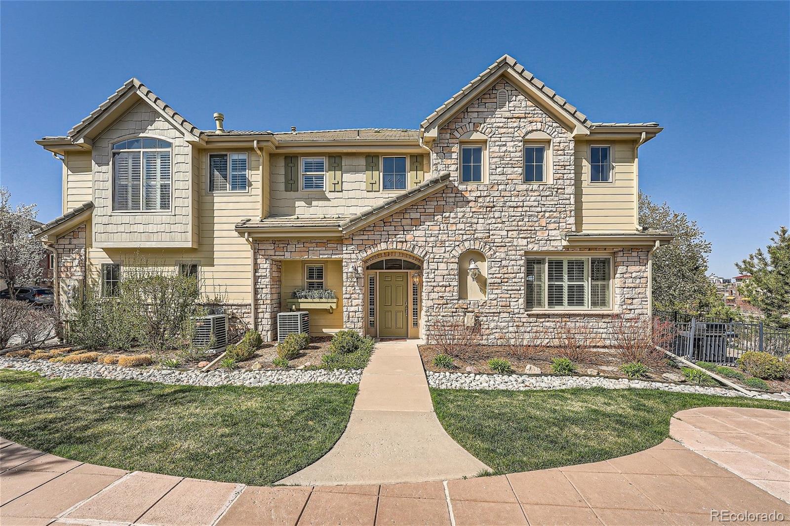 10118  bluffmont lane, lone tree sold home. Closed on 2024-05-10 for $699,500.