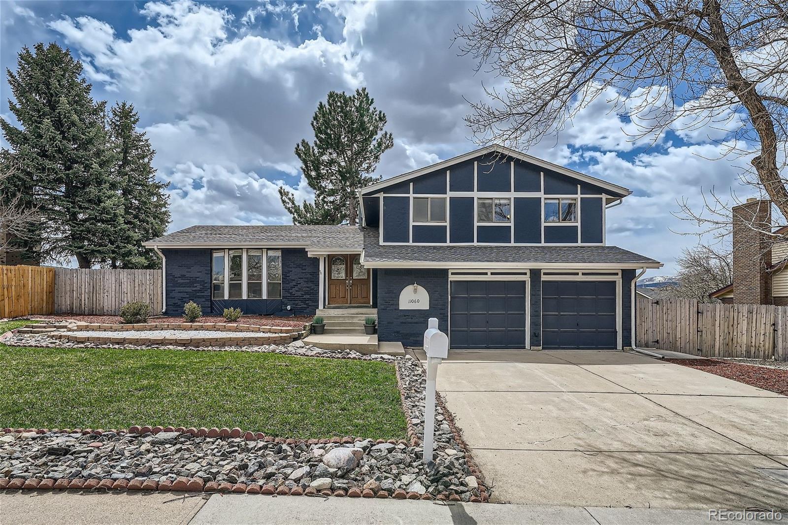 11060 W Saratoga Place, littleton MLS: 8769252 Beds: 4 Baths: 3 Price: $679,900