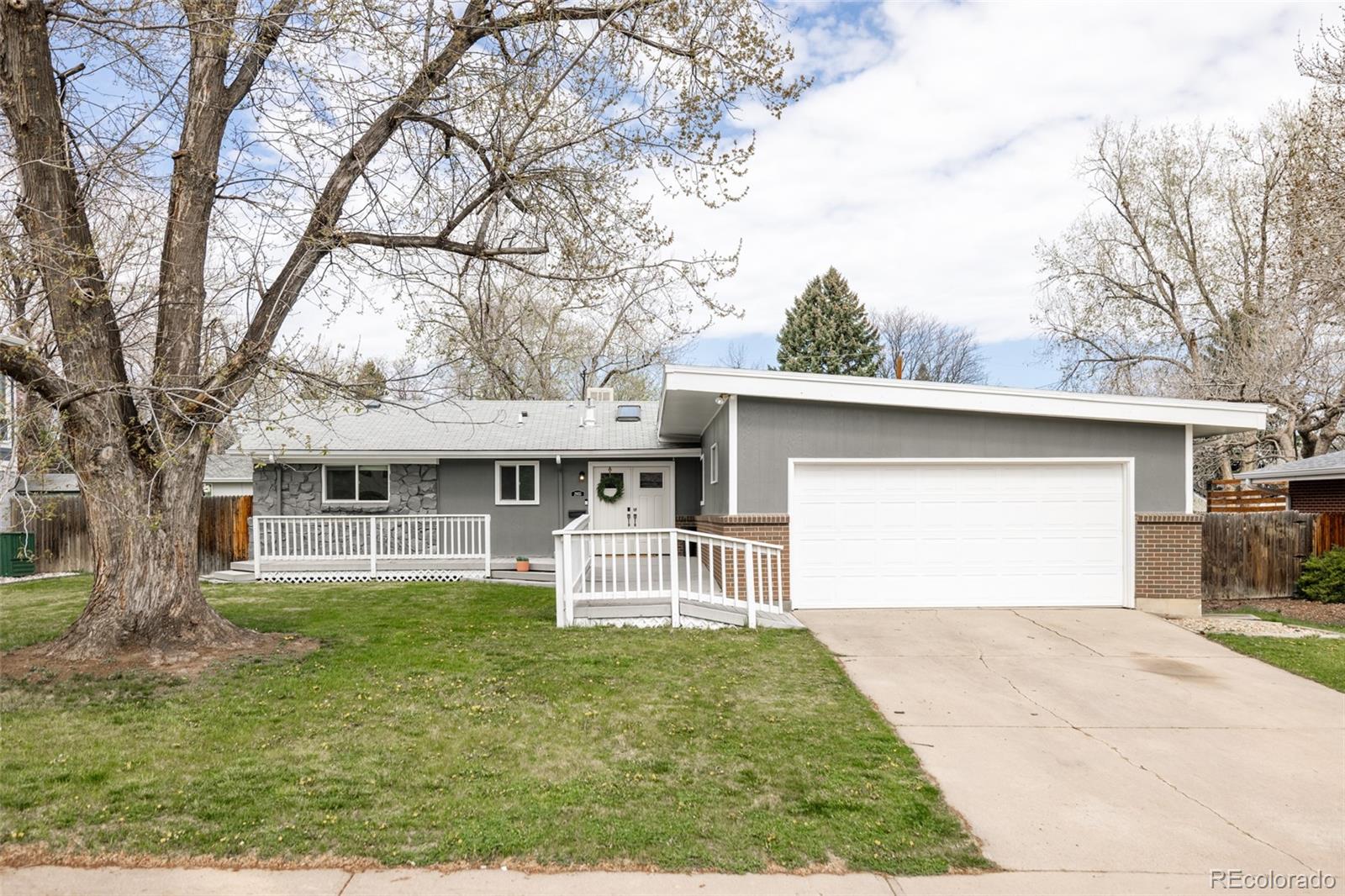 2955 S Xanthia Court, denver MLS: 1684721 Beds: 3 Baths: 3 Price: $650,000