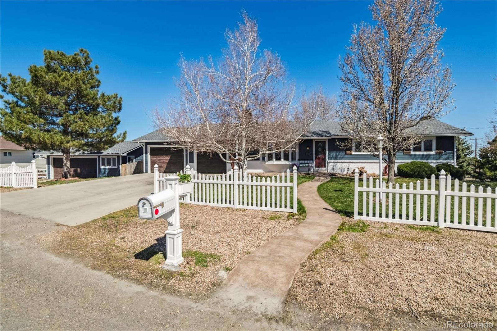 635 E 2nd Avenue, castle rock MLS: 8530447 Beds: 3 Baths: 3 Price: $749,900