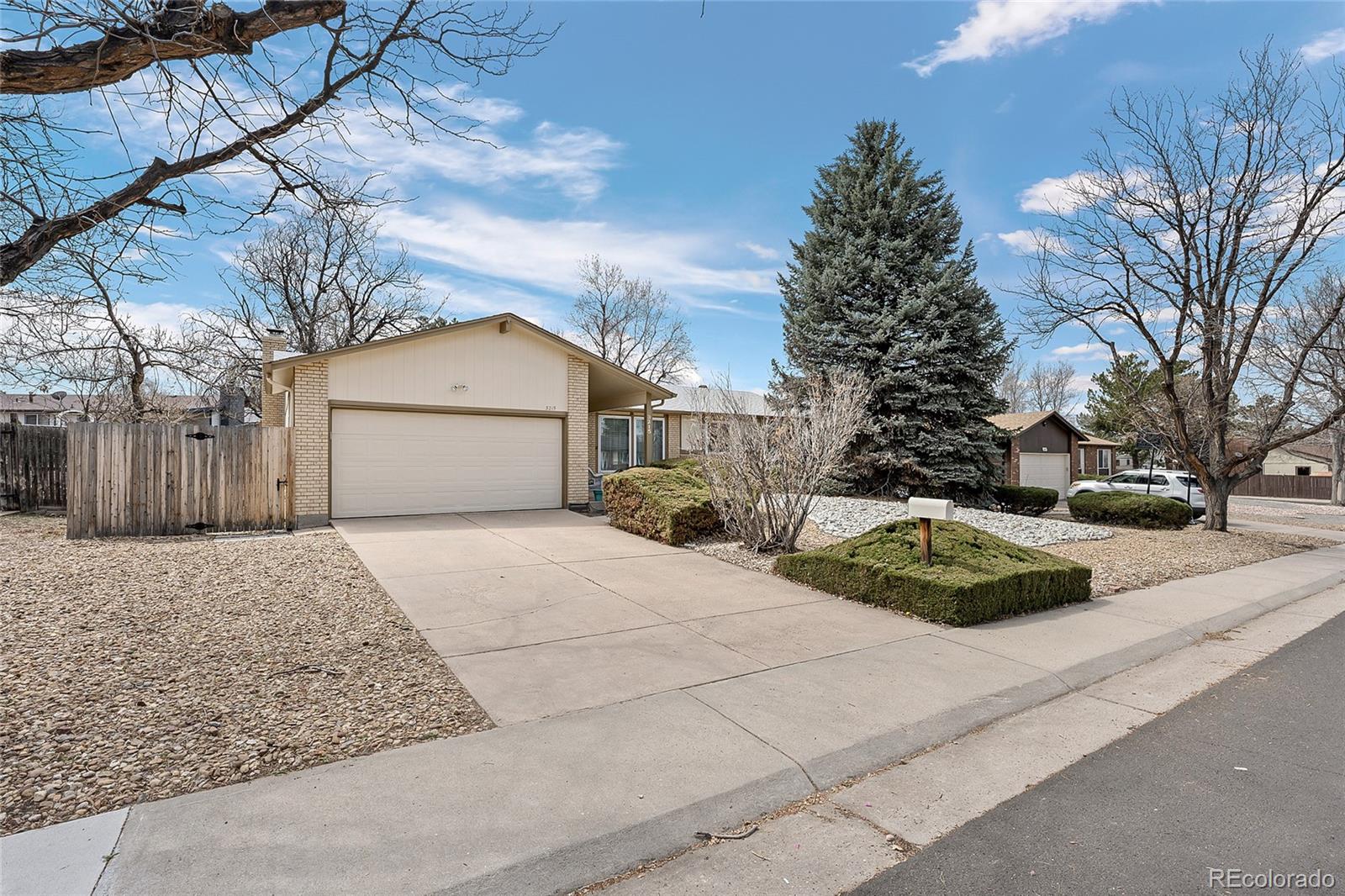 3215 s nucla street, aurora sold home. Closed on 2024-05-20 for $515,000.