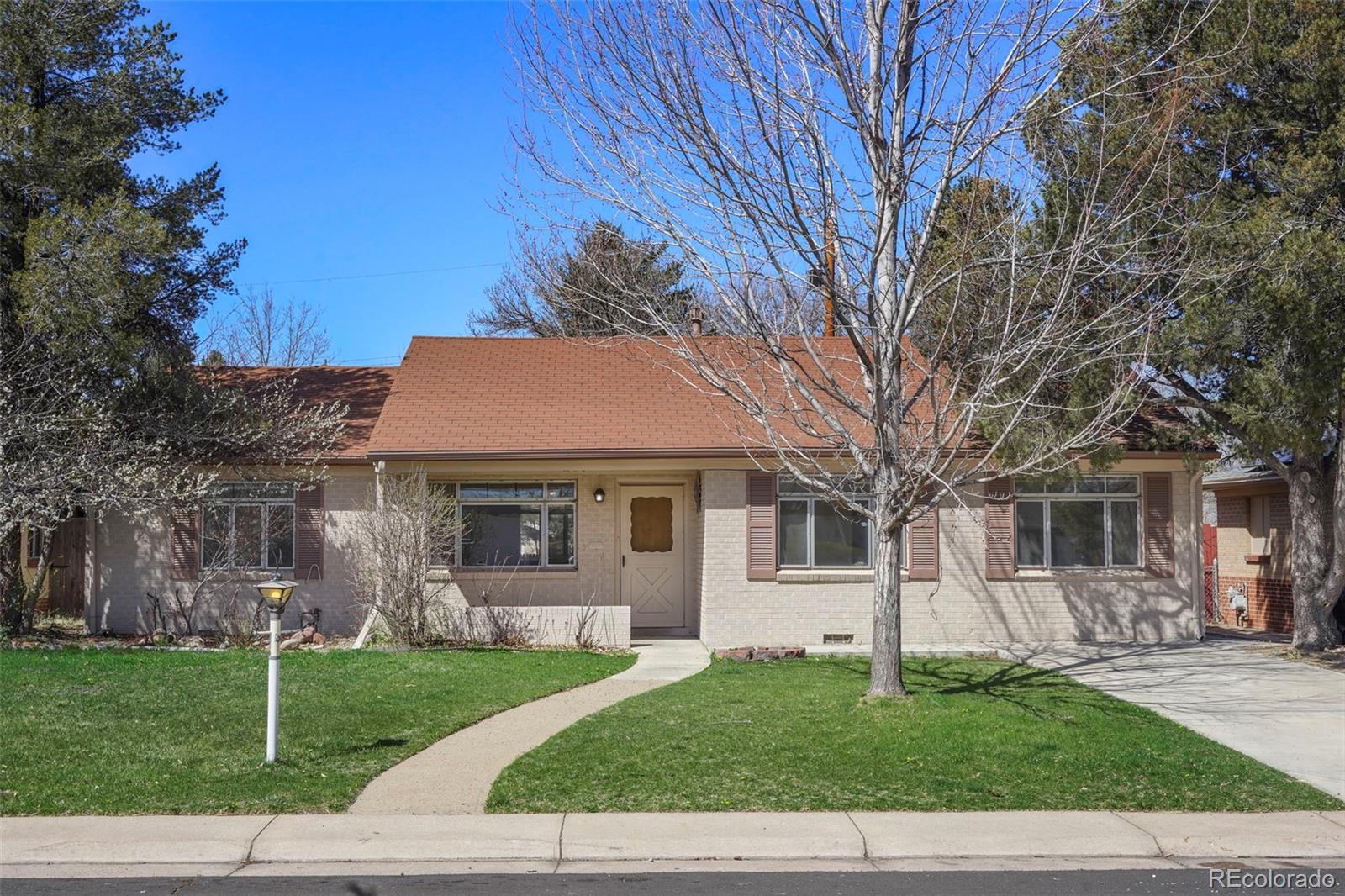 211  Newport Street, denver MLS: 2236121 Beds: 4 Baths: 2 Price: $585,000