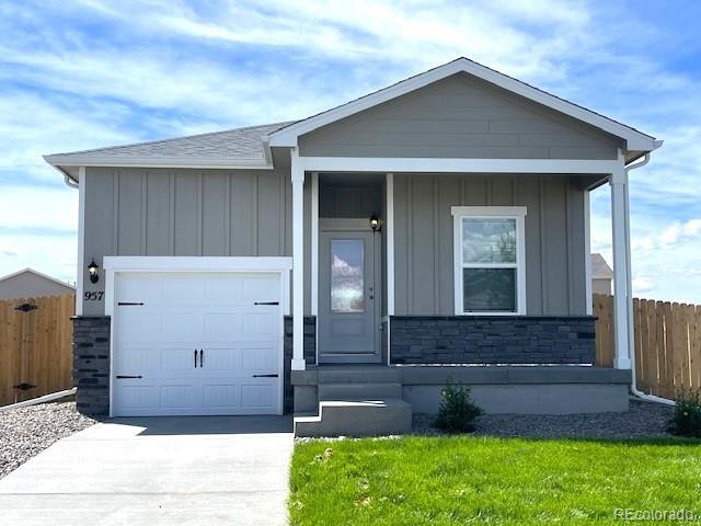 957  Savona Avenue, fort lupton MLS: 5588607 Beds: 2 Baths: 2 Price: $432,900