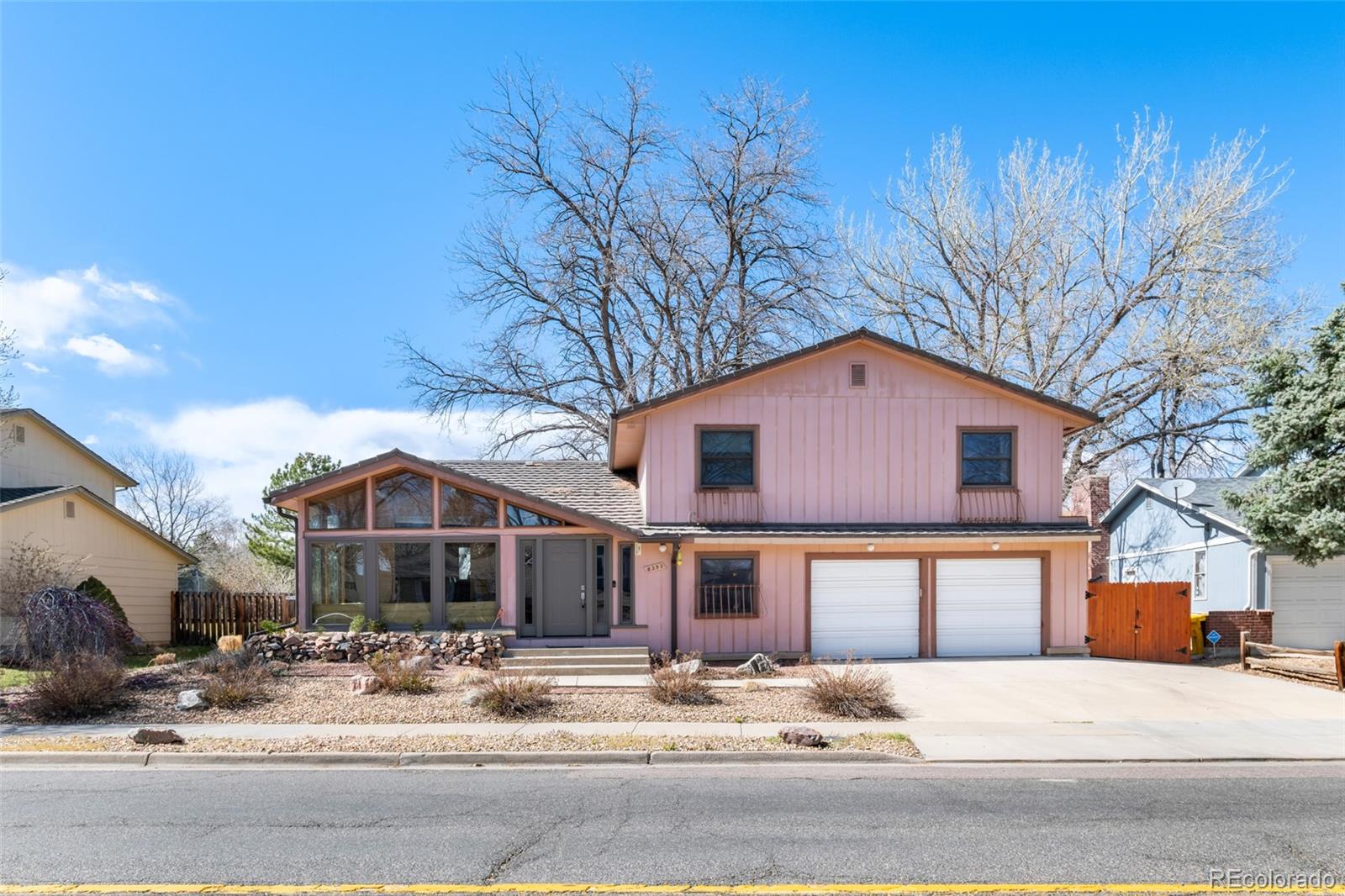 8393  Quay Drive, arvada MLS: 2901060 Beds: 4 Baths: 3 Price: $615,000