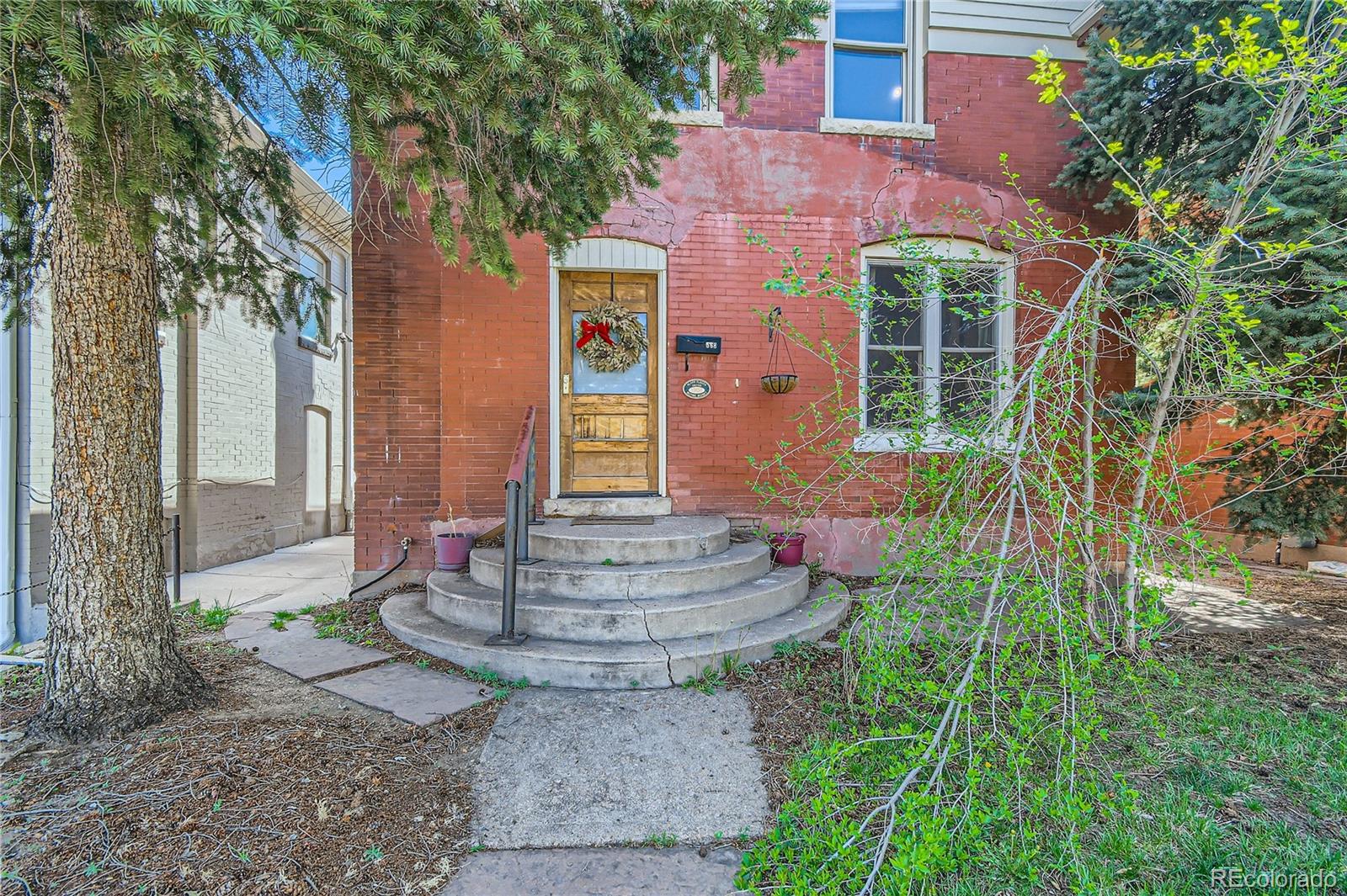 568 n clarkson street, Denver sold home. Closed on 2024-07-02 for $566,700.