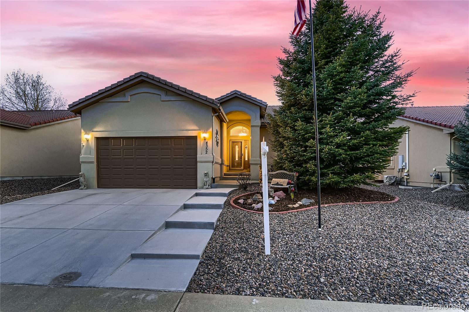 4352  Las Lunas Court, castle rock MLS: 5863973 Beds: 3 Baths: 3 Price: $590,000