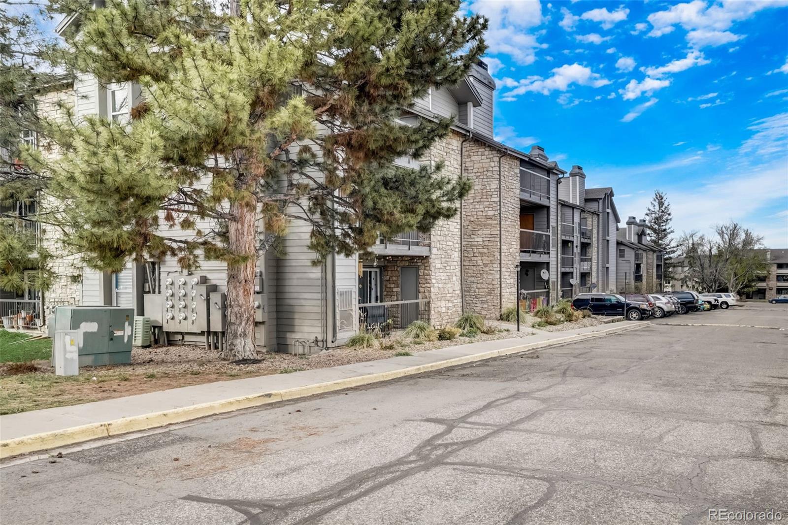 2575 S Syracuse Way D107, Denver  MLS: 8834221 Beds: 1 Baths: 1 Price: $250,000