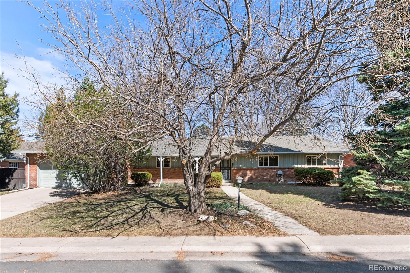 2718 S Langley Court, denver MLS: 9399667 Beds: 4 Baths: 3 Price: $919,000