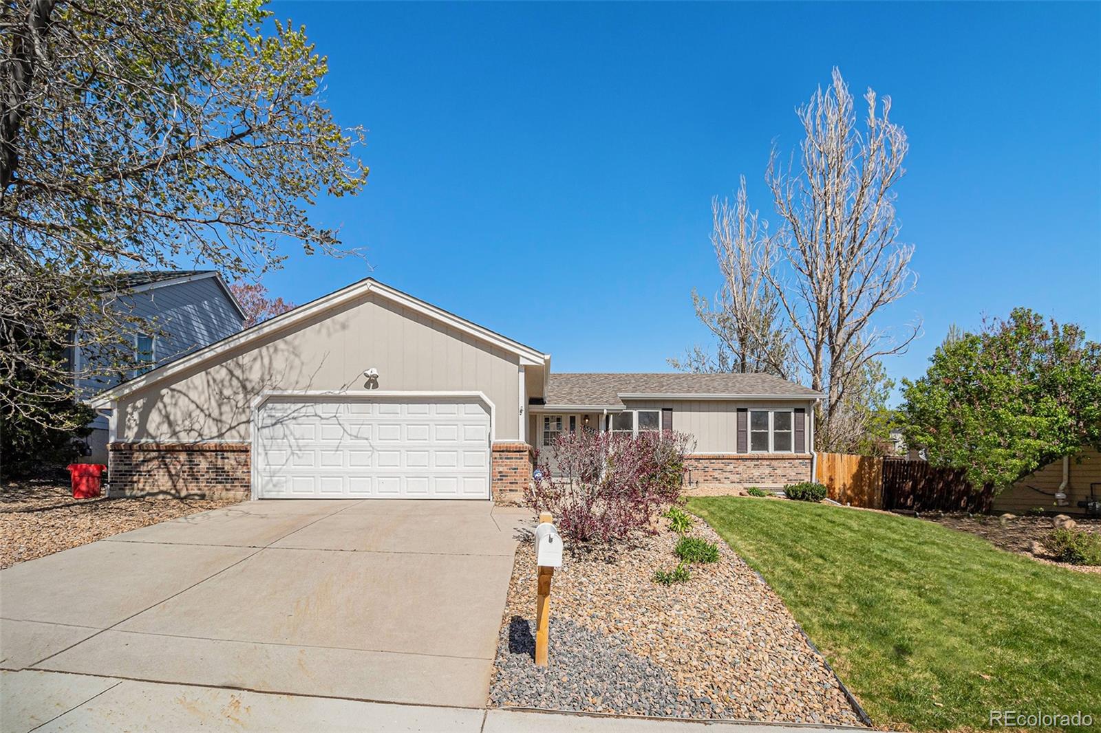 18327 E Nassau Drive, aurora MLS: 3727853 Beds: 5 Baths: 3 Price: $555,000