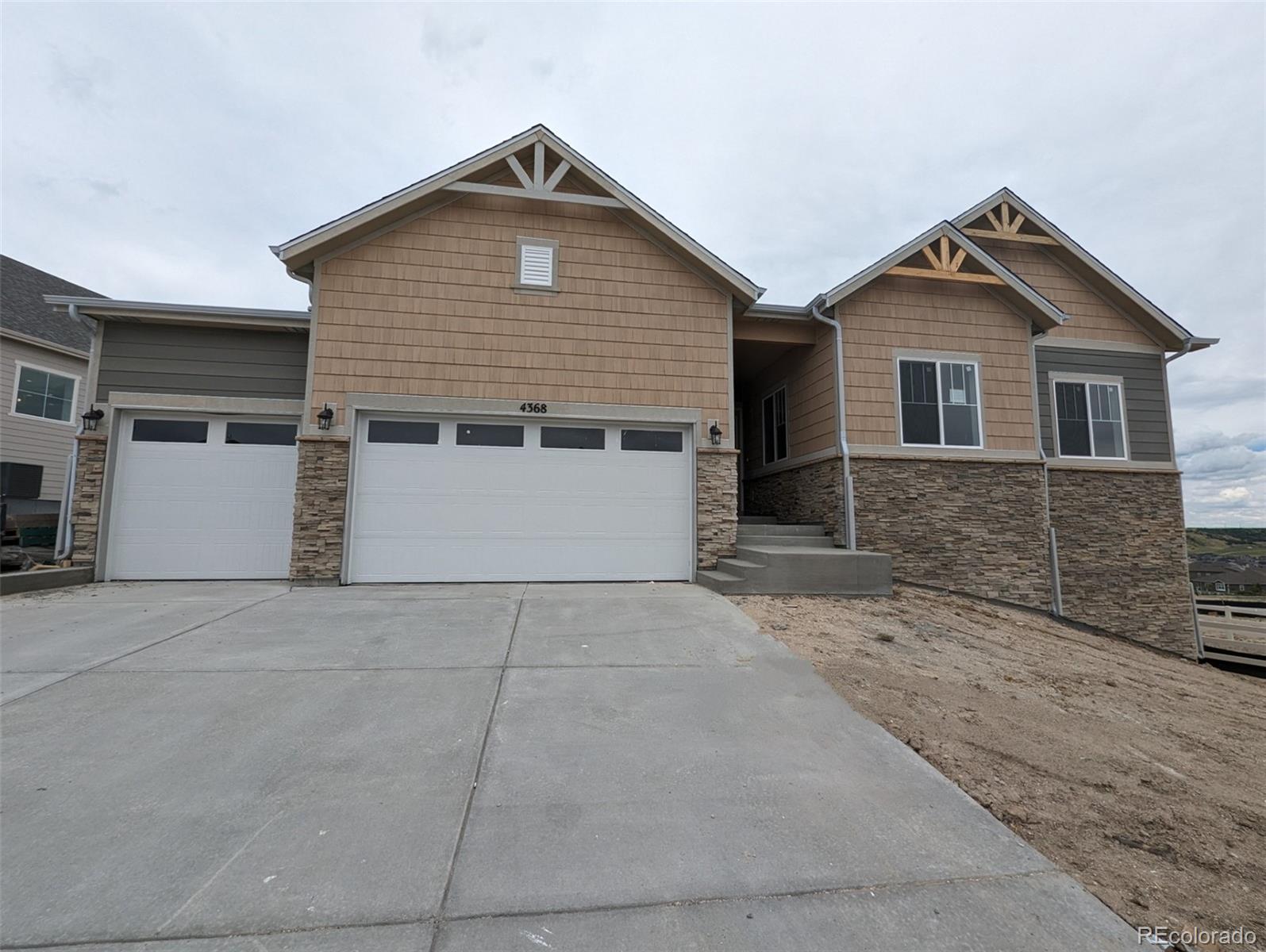 4368  Hickory Oaks Street, castle rock MLS: 2310592 Beds: 4 Baths: 4 Price: $902,950