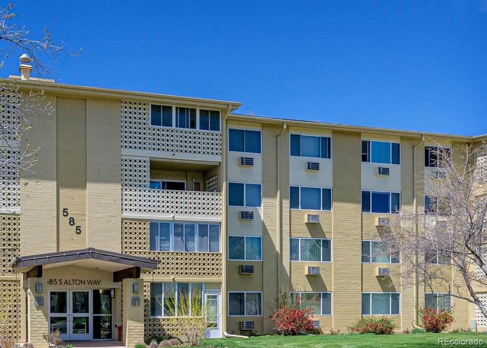 Windsor Gardens Denver Condo / Townhome | MLS #: 7101127585 S Alton Way 6B, Denver Beds: 1 Baths: 1 Price: $147,500
