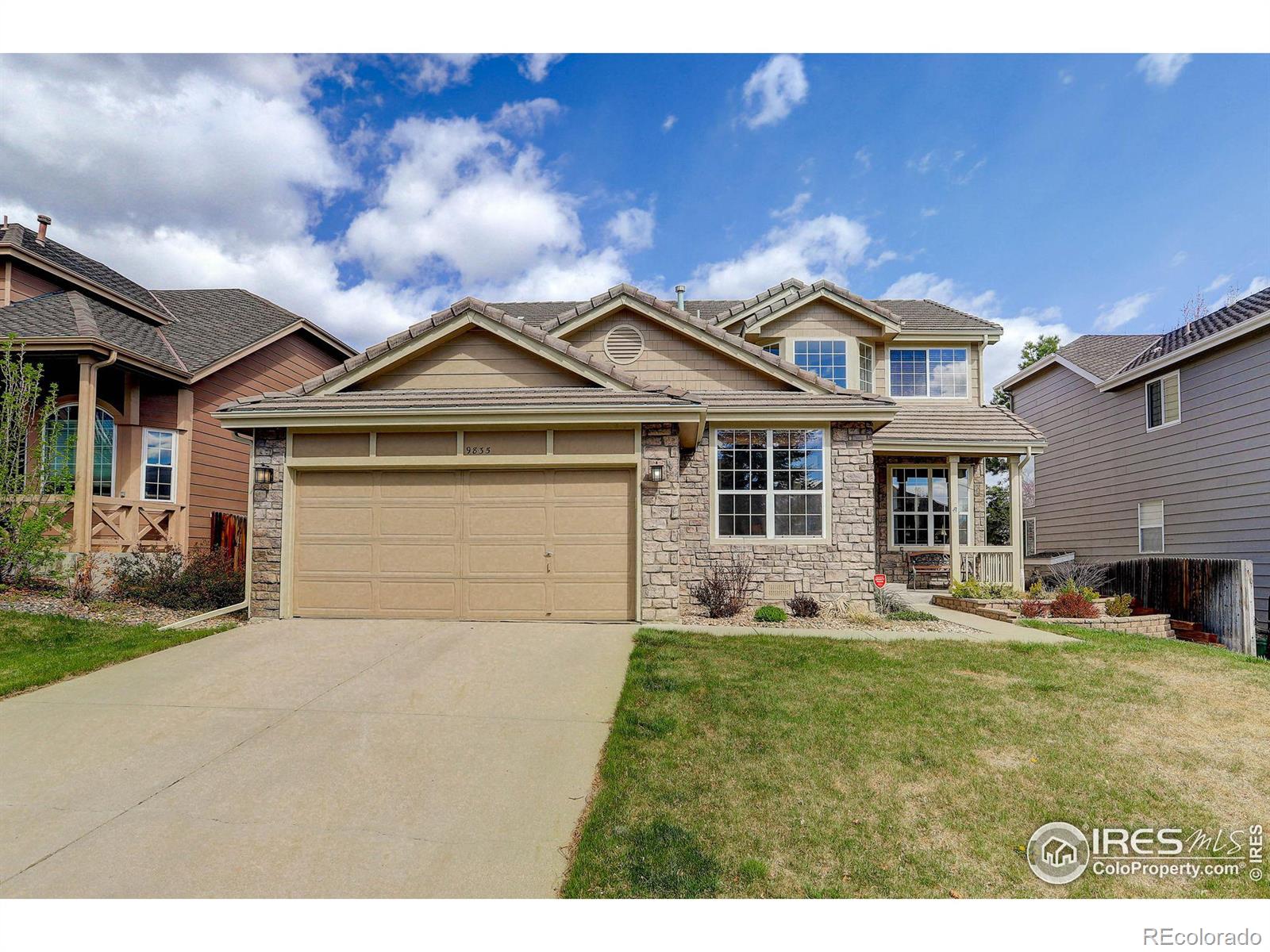 9835 W Powers Circle, littleton MLS: 4567891007425 Beds: 3 Baths: 4 Price: $799,999