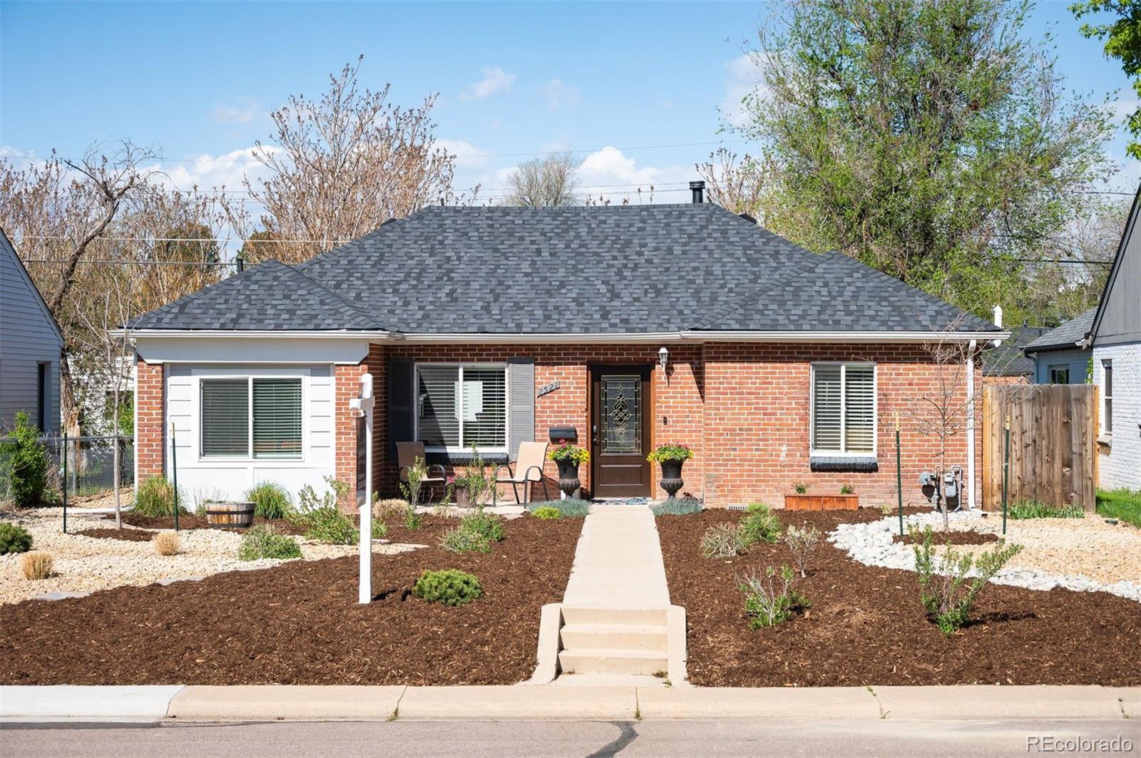 2521  Newport Street, denver MLS: 5394463 Beds: 3 Baths: 2 Price: $640,000