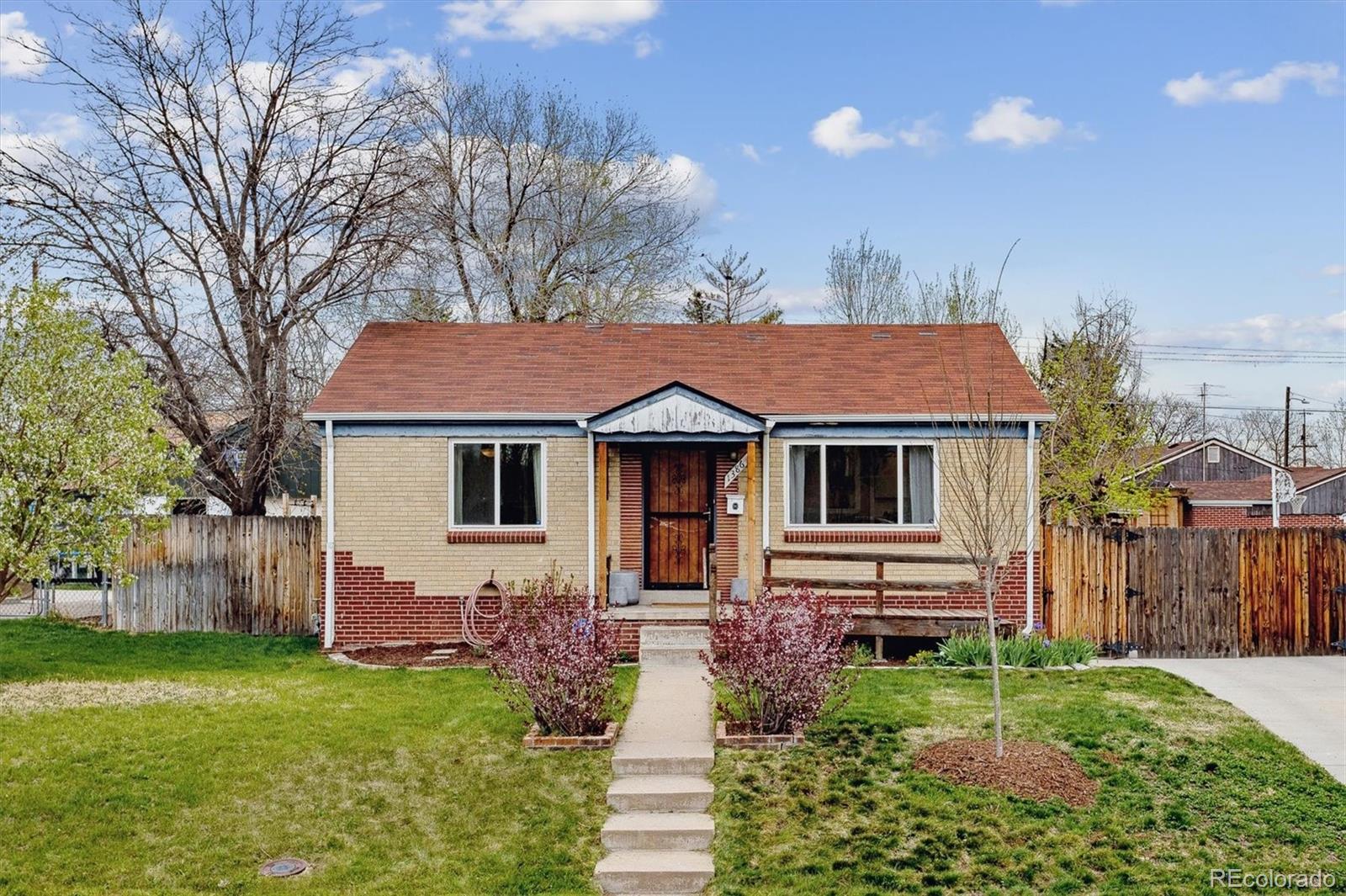 1386 s beach court, denver sold home. Closed on 2024-05-20 for $515,000.