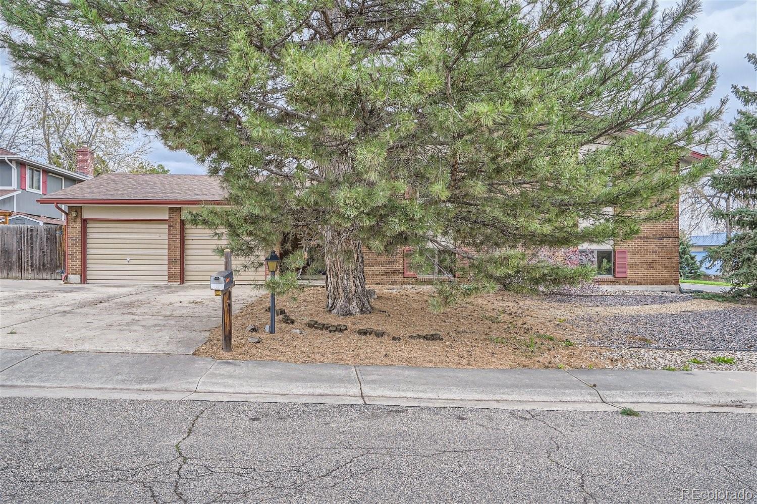 7632  parfet court, arvada sold home. Closed on 2024-05-31 for $733,000.