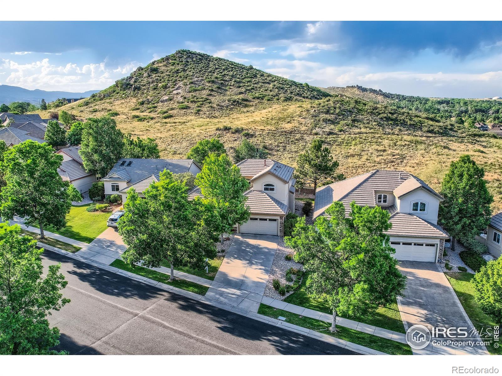 4567  Foothills Drive, loveland MLS: 4567891007914 Beds: 3 Baths: 4 Price: $710,000