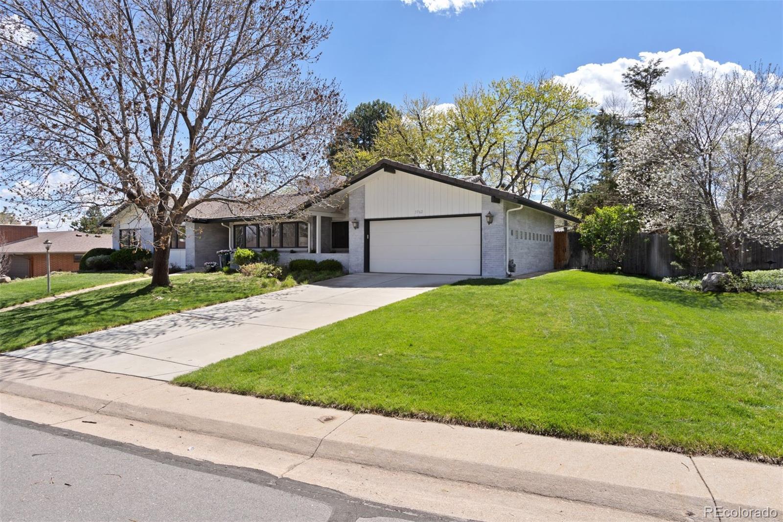3762 s grape street, denver sold home. Closed on 2024-05-23 for $1,430,000.