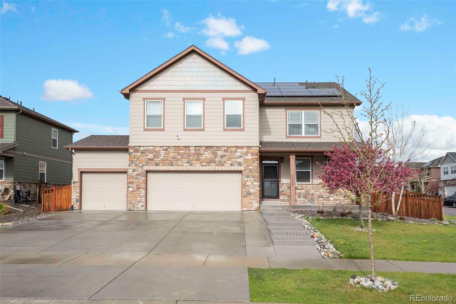 6525 N Espana Court, aurora MLS: 2806698 Beds: 5 Baths: 3 Price: $600,000