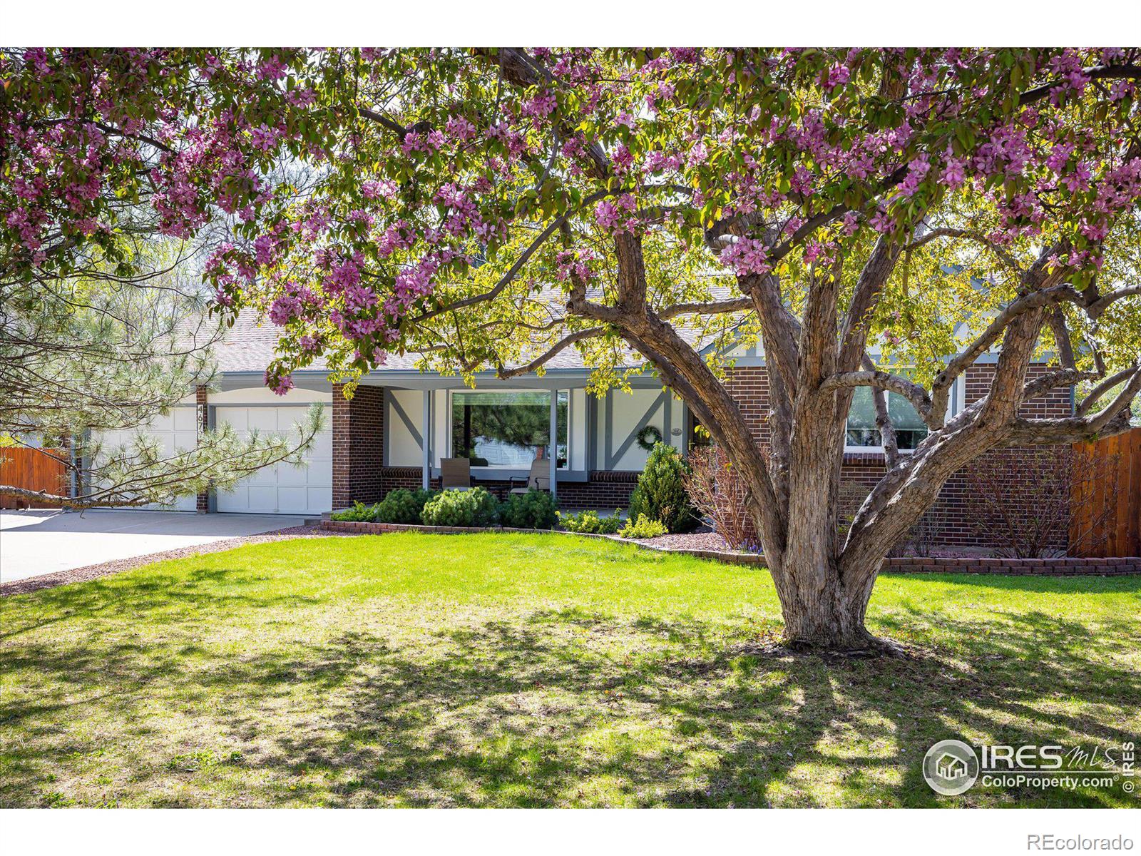 4679  Ashfield Drive, boulder MLS: 4567891008048 Beds: 5 Baths: 3 Price: $975,000