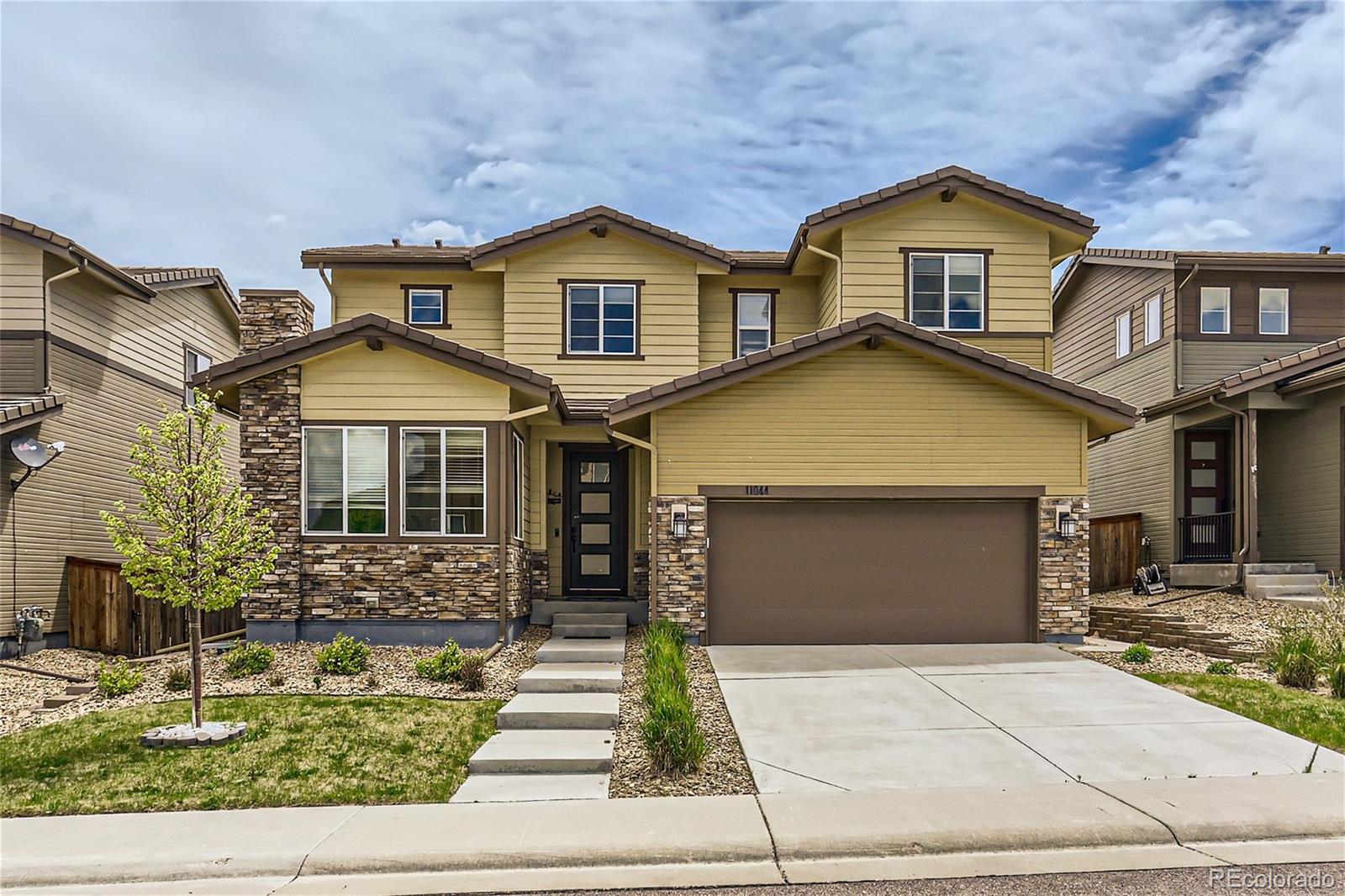 11044  Big Stone Circle, parker MLS: 5213367 Beds: 5 Baths: 4 Price: $759,900