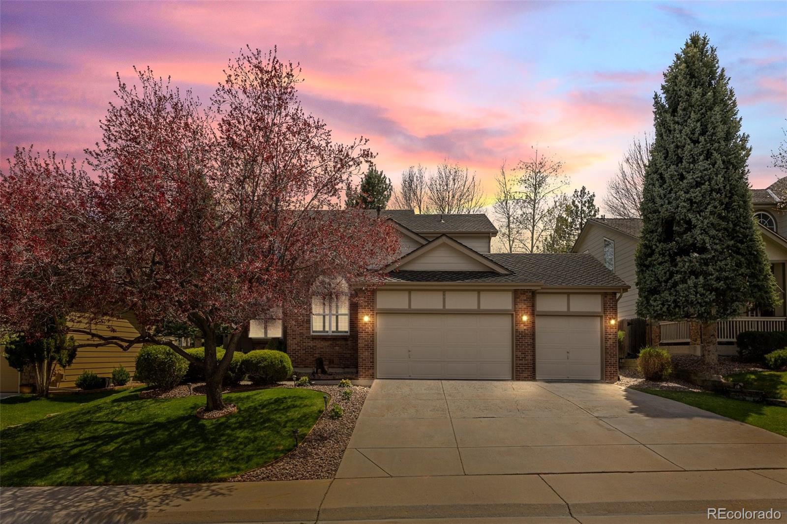 8890 W Long Court, littleton MLS: 9128571 Beds: 4 Baths: 4 Price: $825,000